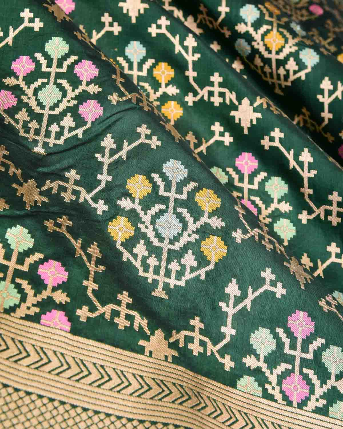 Sacramento Green Tehra Floral Jaal Cutwork Brocade Handwoven Katan Silk Banarasi Saree-HolyWeaves