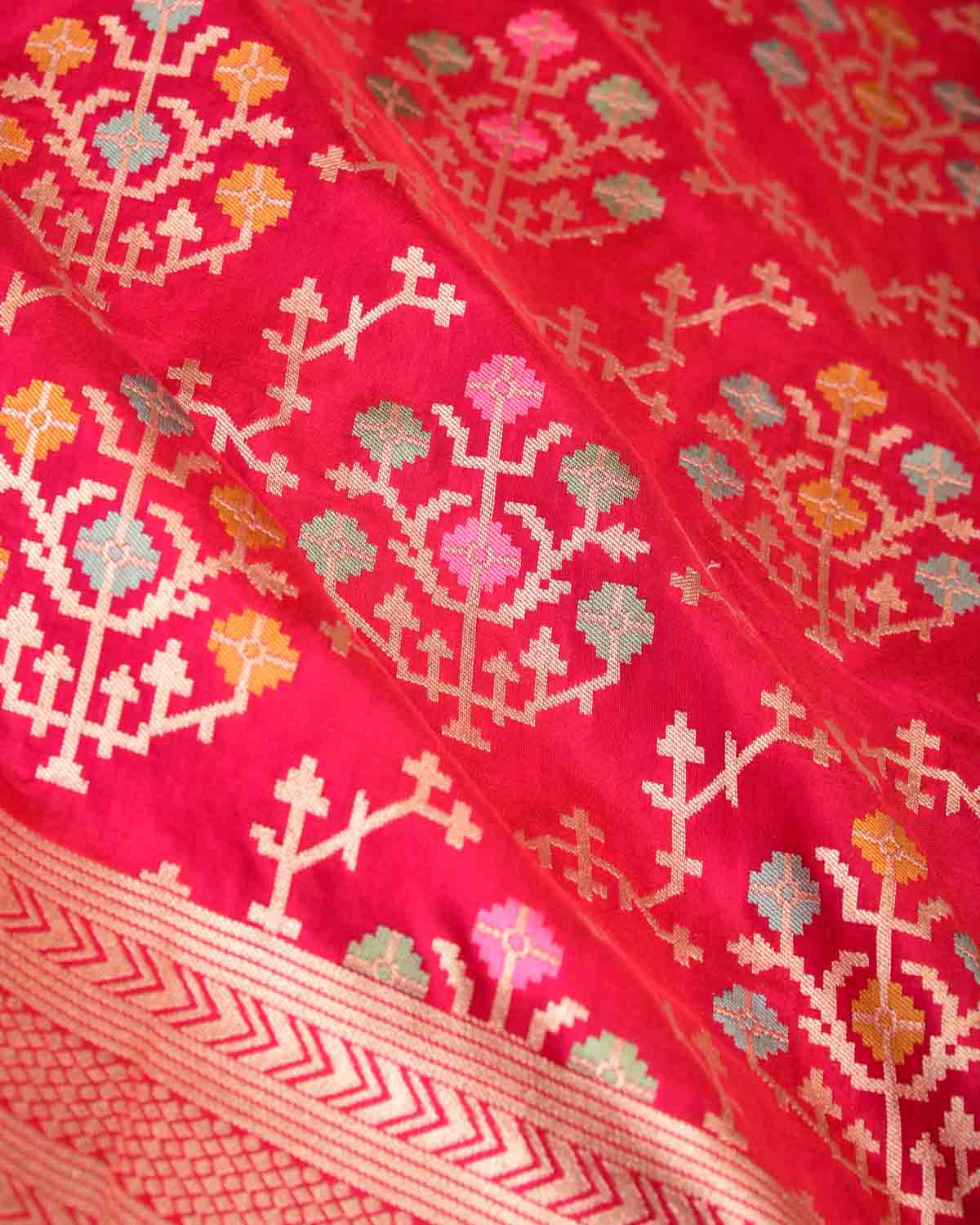 Shot Red-Pink Tehra Floral Jaal Cutwork Brocade Handwoven Katan Silk Banarasi Saree-HolyWeaves