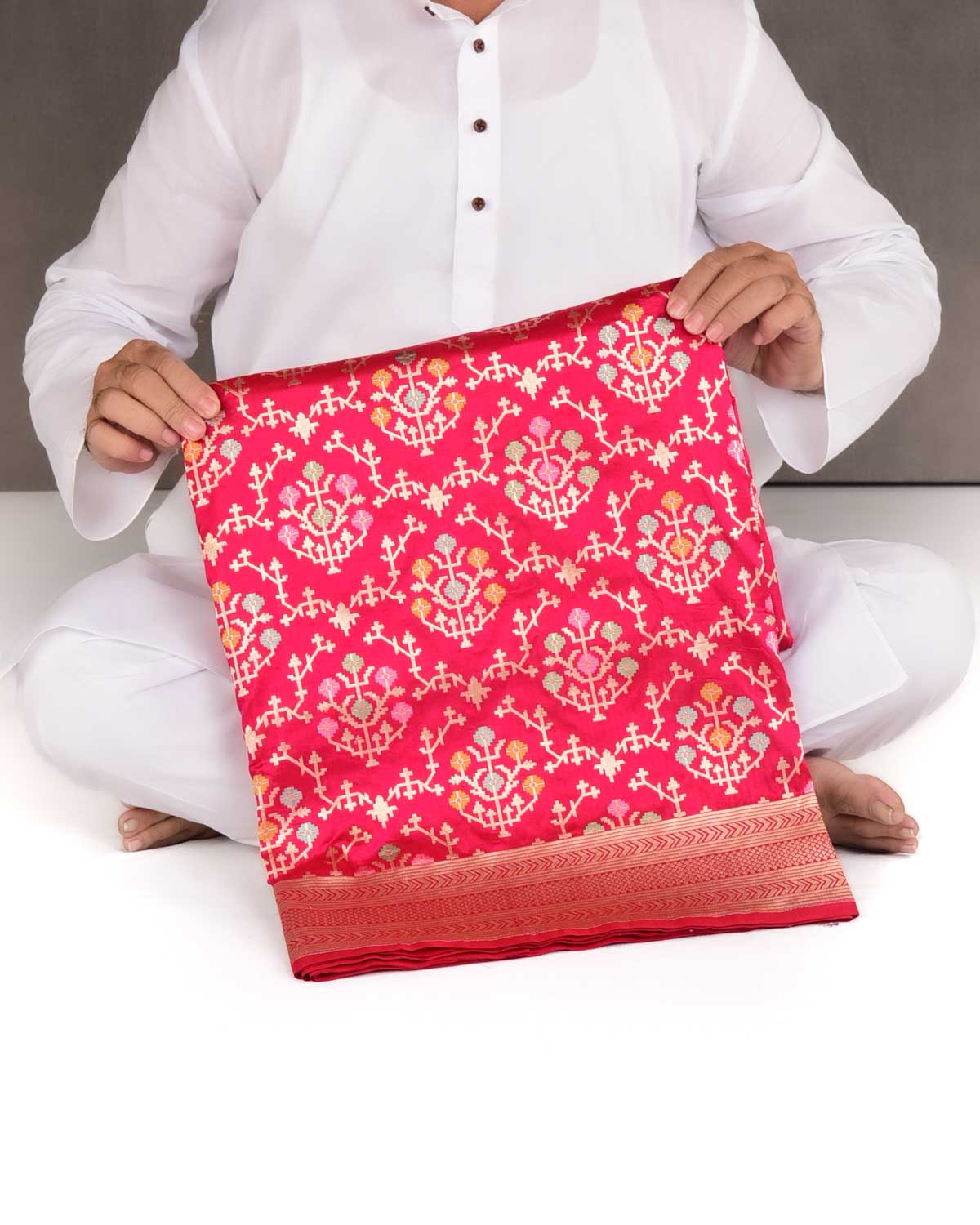 Shot Red-Pink Tehra Floral Jaal Cutwork Brocade Handwoven Katan Silk Banarasi Saree