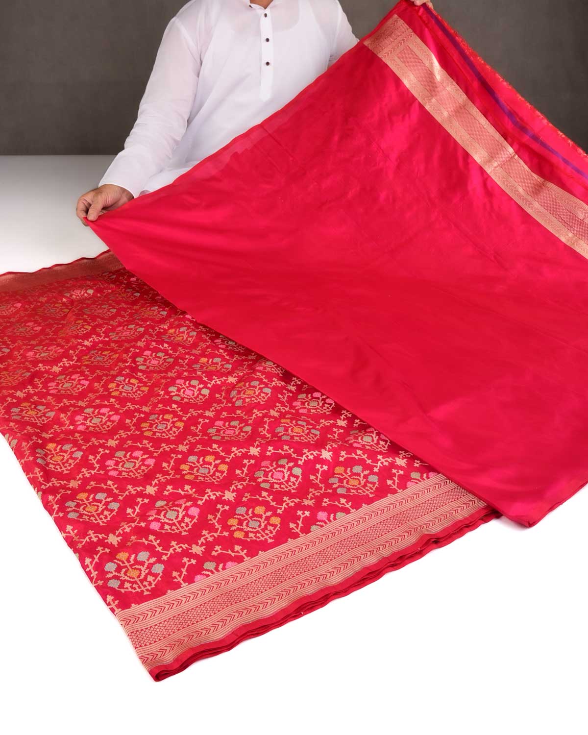 Shot Red-Pink Tehra Floral Jaal Cutwork Brocade Handwoven Katan Silk Banarasi Saree