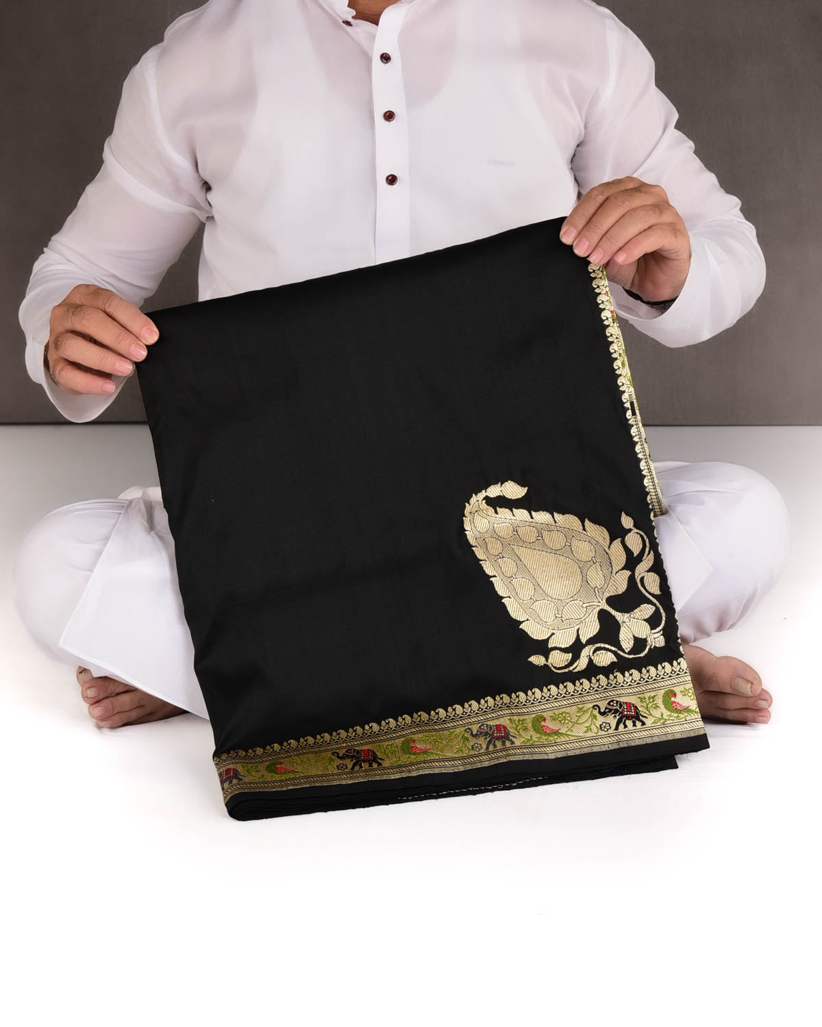 Black Kadhuan Brocade Handwoven Katan Silk Banarasi Saree with Shikargah Border Pallu-HolyWeaves
