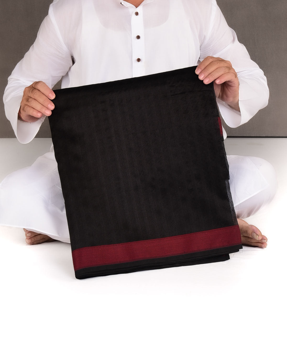 Black WATERMARK Houdstooth Handwoven Handwoven Kora Silk Banarasi Saree-HolyWeaves