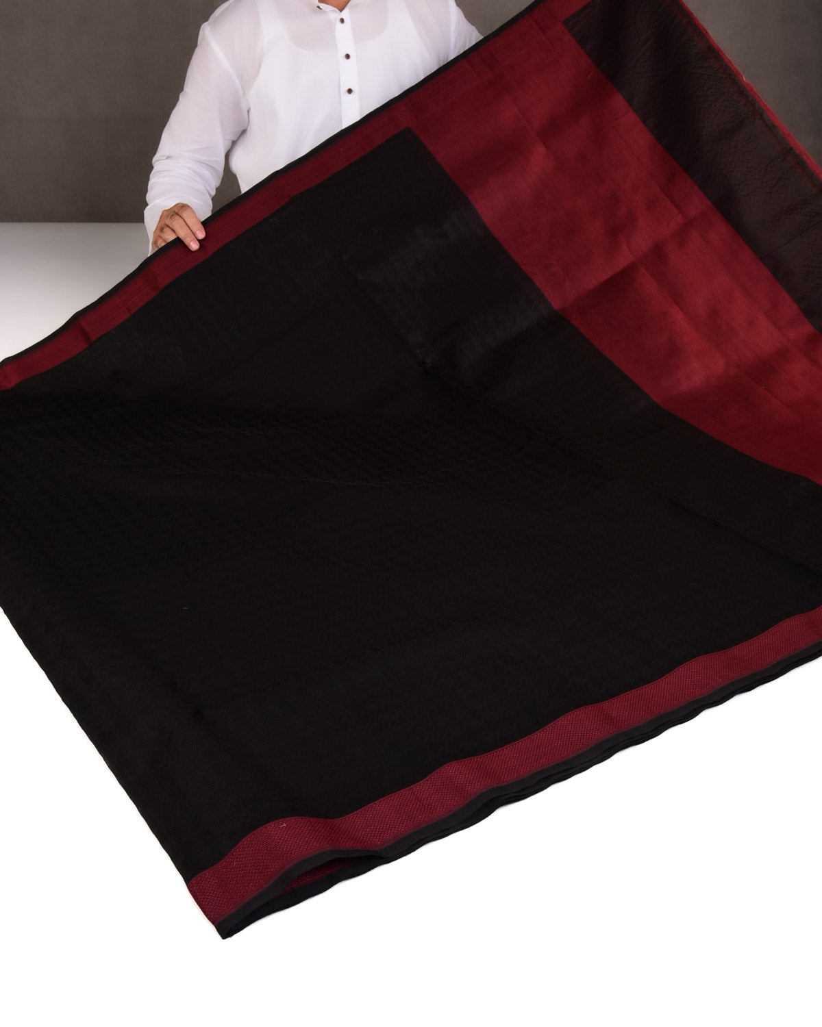 Black WATERMARK Houdstooth Handwoven Handwoven Kora Silk Banarasi Saree-HolyWeaves