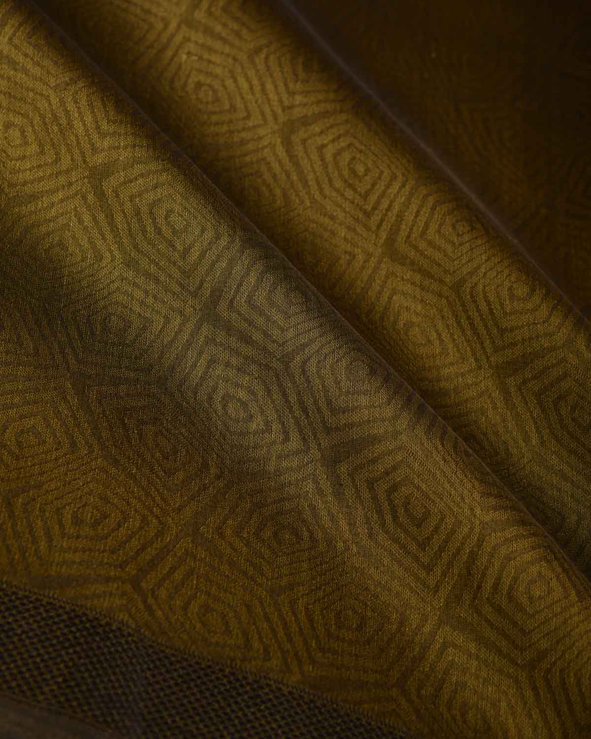 Olive Green WATERMARK Illusion Honeycomb Handwoven Handwoven Kora Silk Banarasi Saree-HolyWeaves