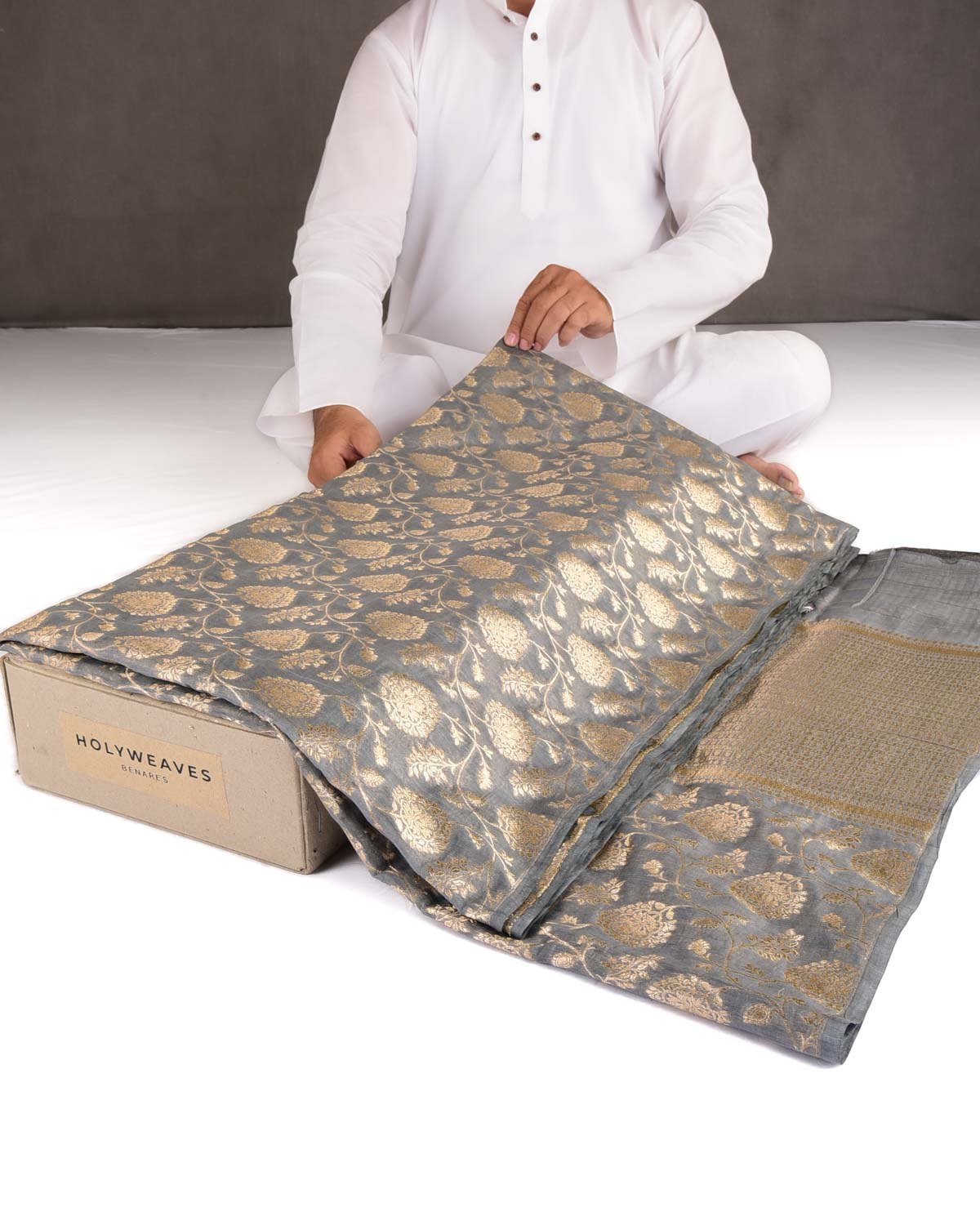 Gray Dye Gold Zari Floral Jaal Cutwork Brocade Woven Cotton Silk Banarasi Saree