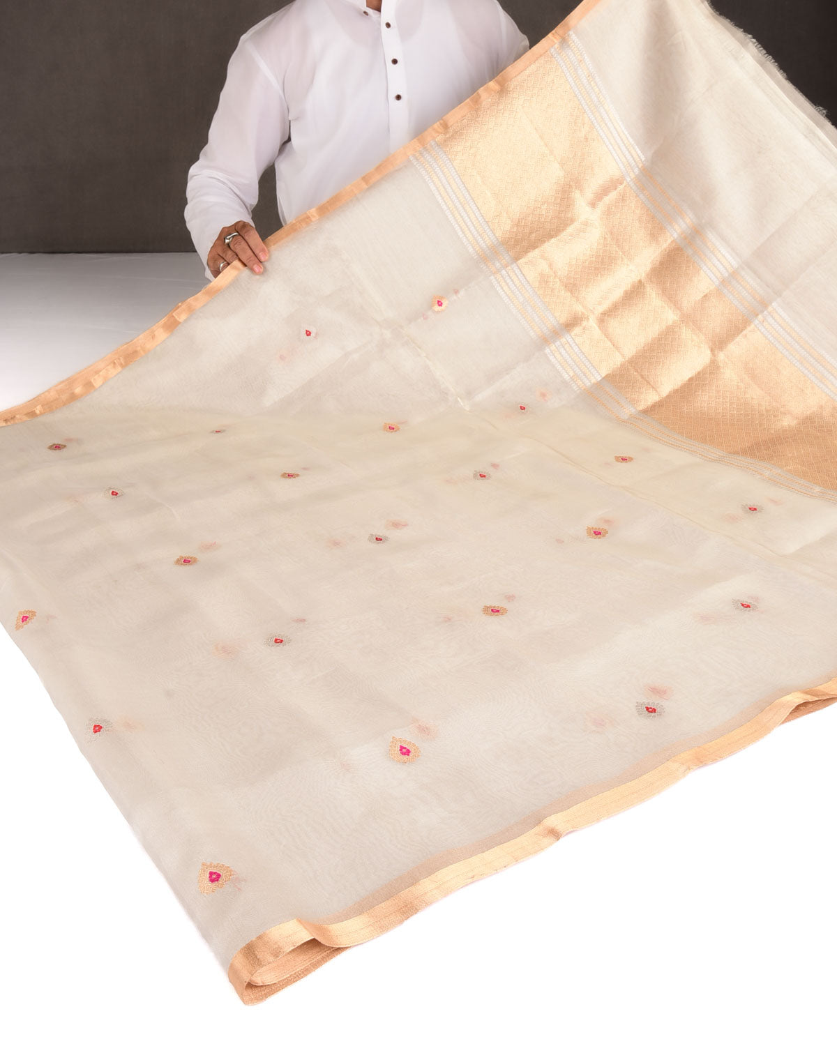 Metallic Ivory White Zari Meenekari Buti Kadhuan Brocade Handwoven Kora Tissue Banarasi Saree-HolyWeaves