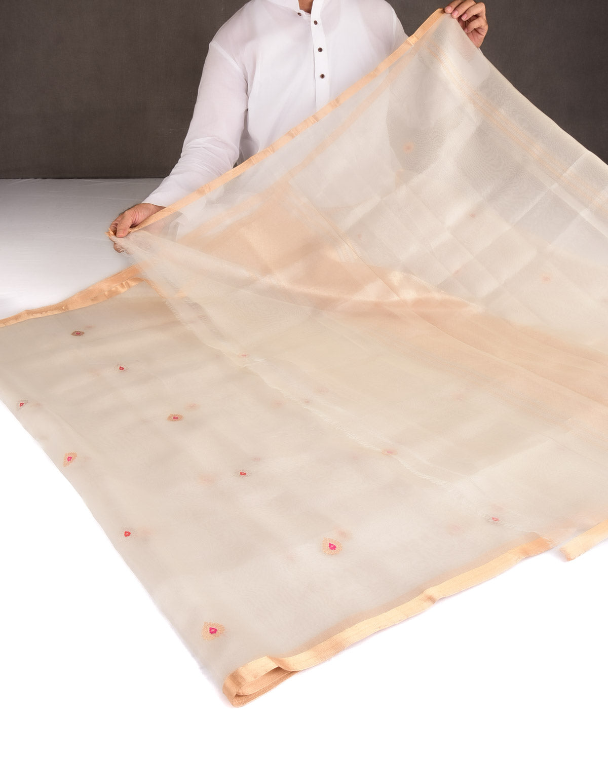 Metallic Ivory White Zari Meenekari Buti Kadhuan Brocade Handwoven Kora Tissue Banarasi Saree-HolyWeaves