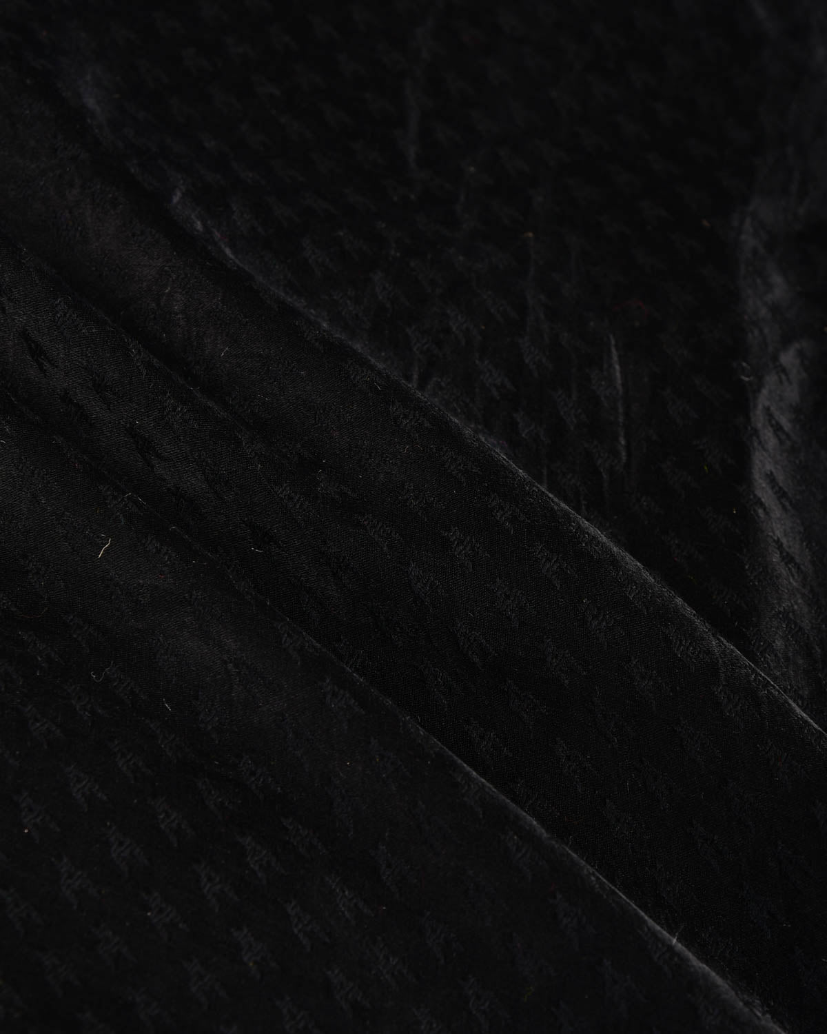 Black Houndstooth Satin Tanchoi Handwoven Katan Silk Banarasi Saree-HolyWeaves