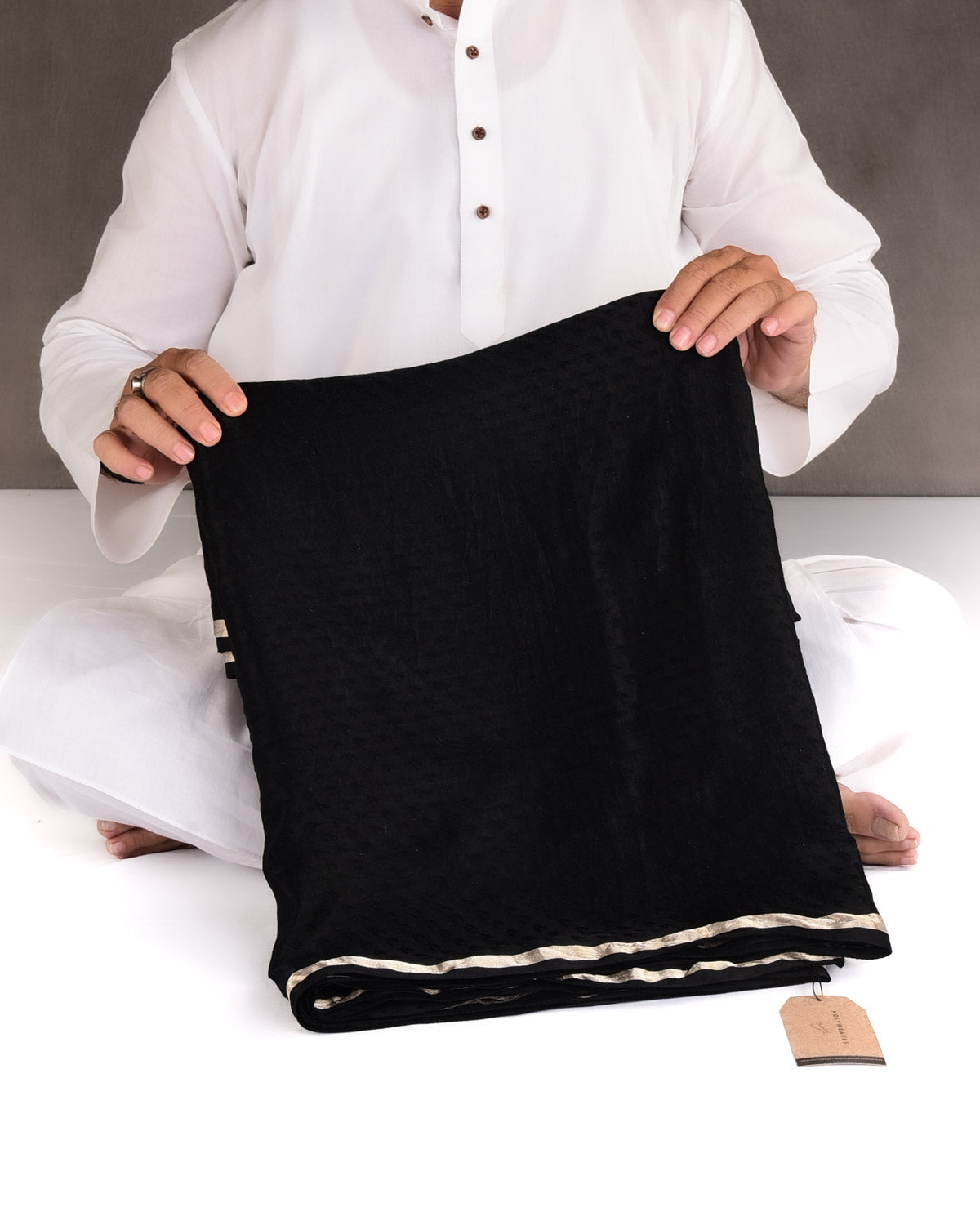 Black Houndstooth Satin Tanchoi Handwoven Katan Silk Banarasi Saree-HolyWeaves