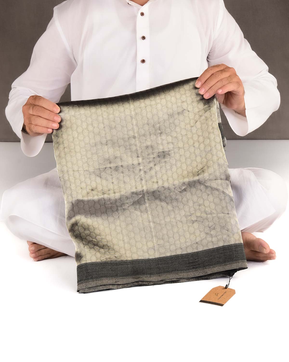 Metallic Silver WATERMARK Polka Dots Tanchoi Handwoven Kora Tissue Banarasi Saree-HolyWeaves