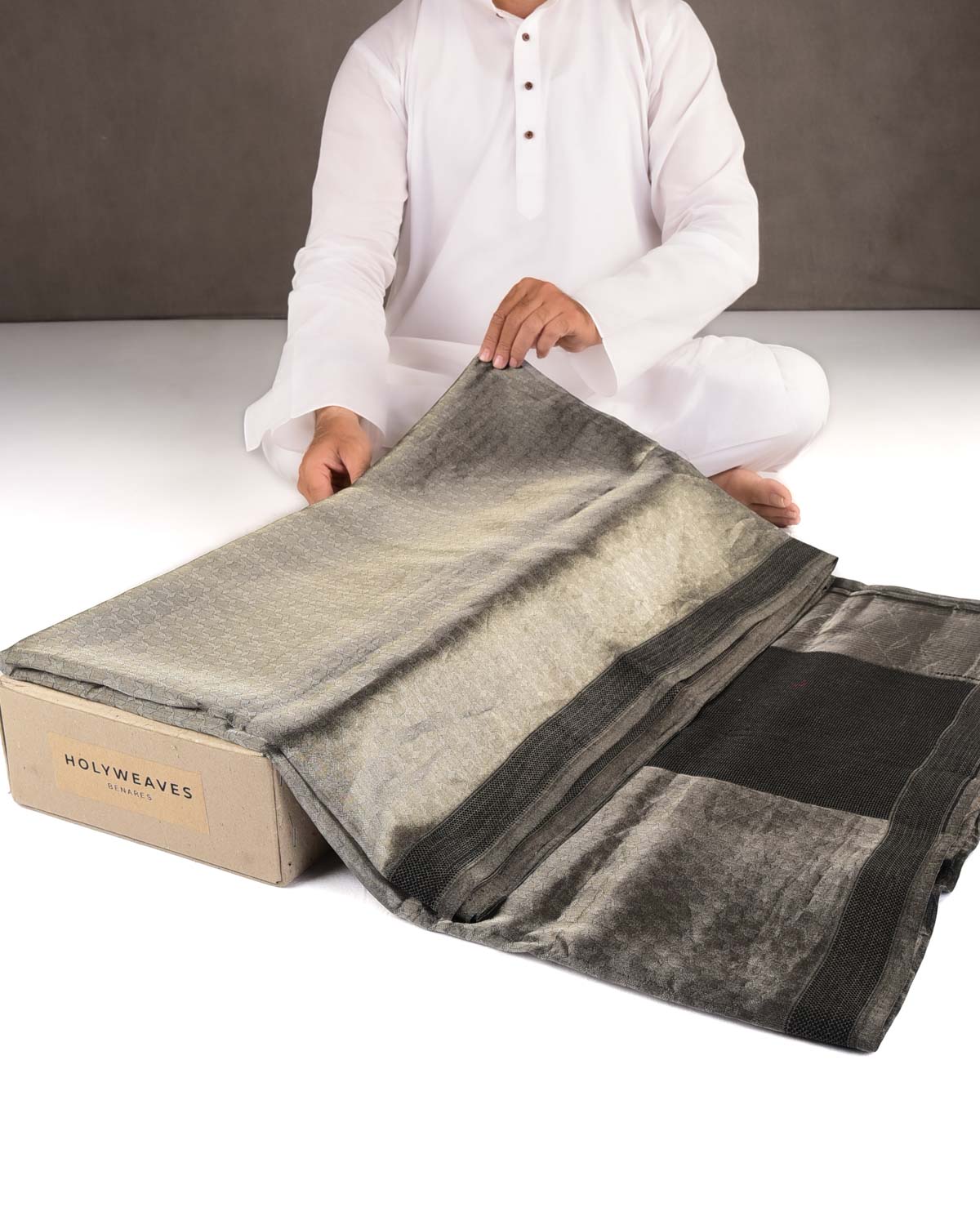 Metallic Silver WATERMARK Stars Tanchoi Handwoven Kora Tissue Banarasi Saree