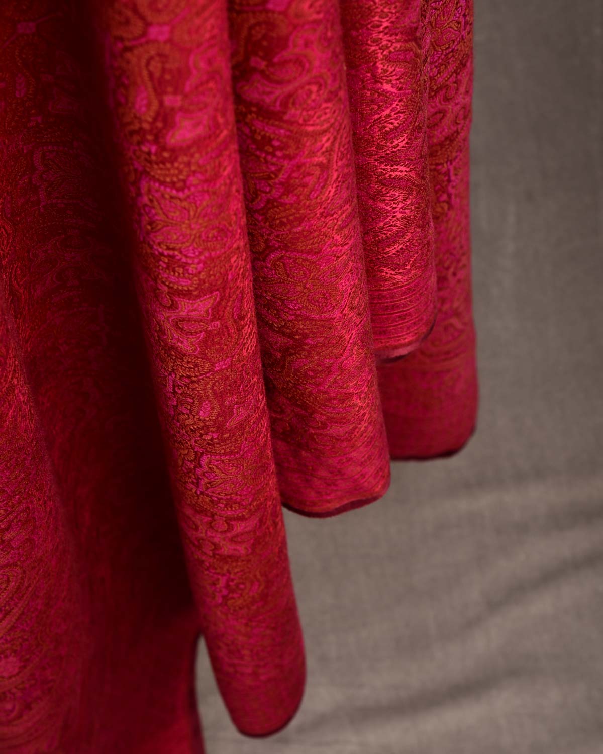 Pink on Maroon Tehra Traditional Jamawar Handwoven Silk Wool Unisex Dress Shawl-HolyWeaves