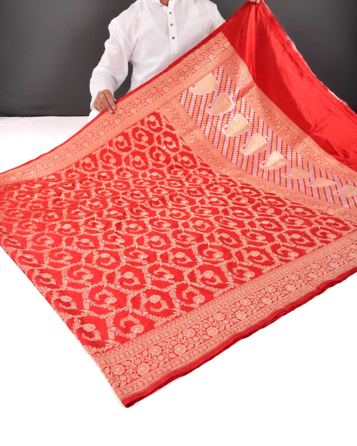 Red Banarasi Gold & Silver Zari Floral Jaal Cutwork Brocade Handwoven Katan Silk Saree - By HolyWeaves, Benares