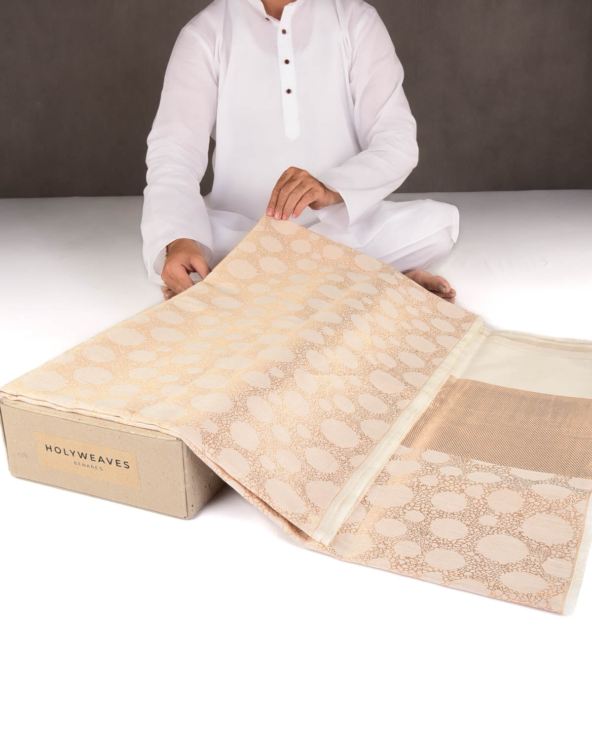 Ivory White Abstract Spherical Geometric Brocade Woven Cotton Silk Banarasi Saree-HolyWeaves