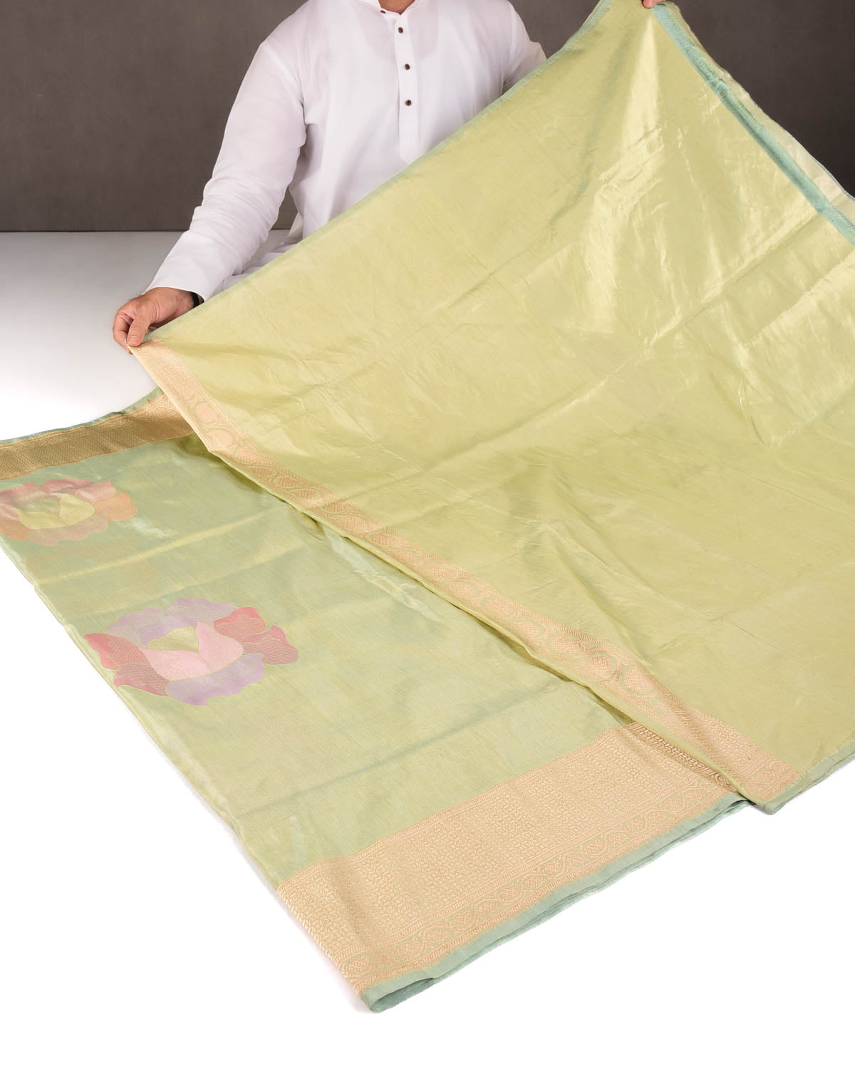 Metallic Green Meenekari Gulab Buta Kadhuan Brocade Handwoven Katan Tissue Banarasi Saree-HolyWeaves