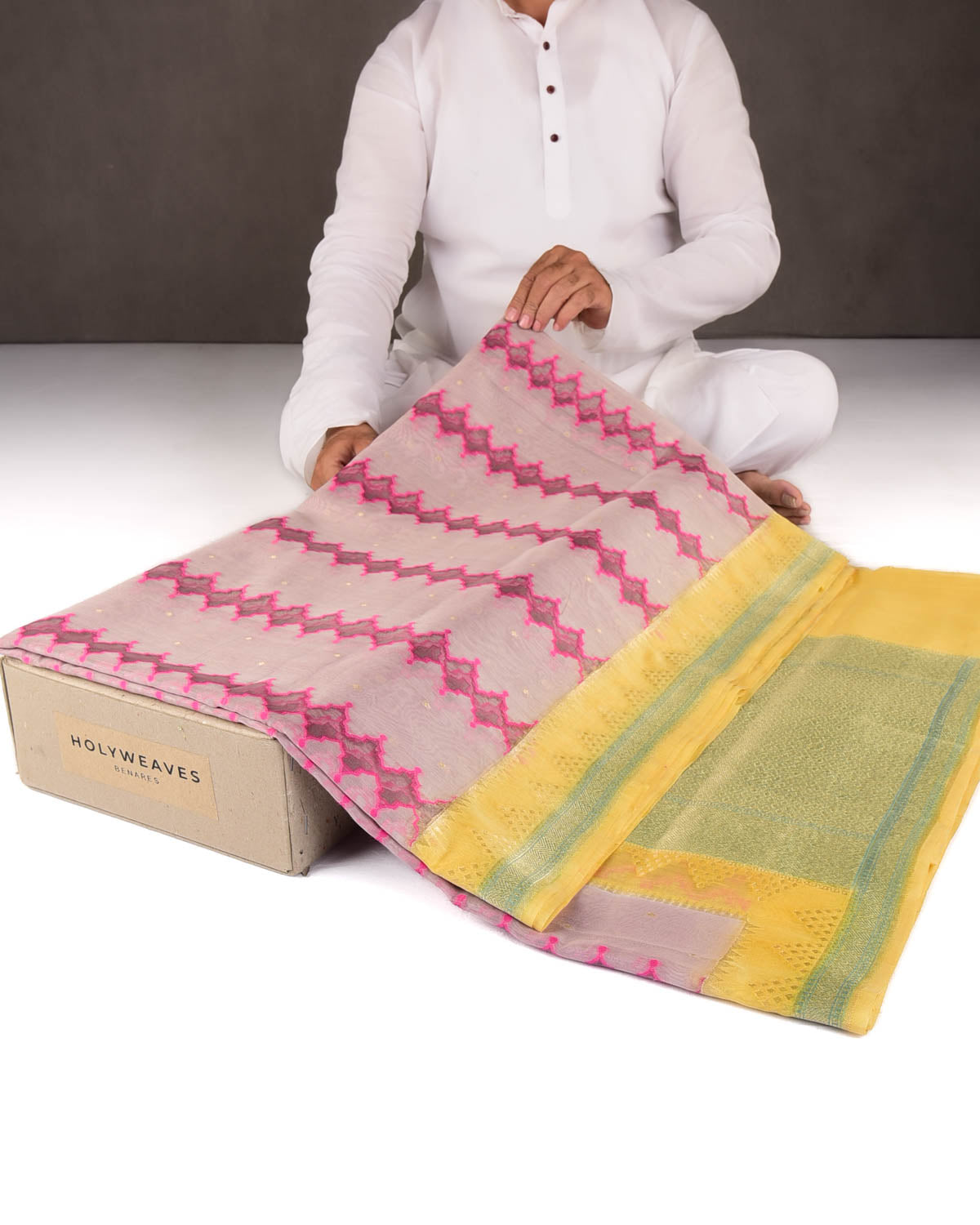Mauve Translucent Rivers Cutwork Brocade Woven Cotton Silk Banarasi Saree with Contrast Dye Border Pallu
