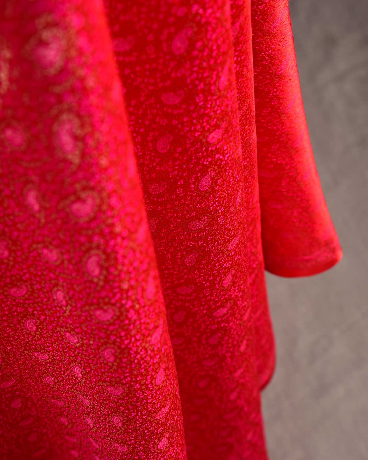 Bridal Red Tehra Paisley Satin Tanchoi Jamawar Handwoven Katan Silk Banarasi Dupatta-HolyWeaves