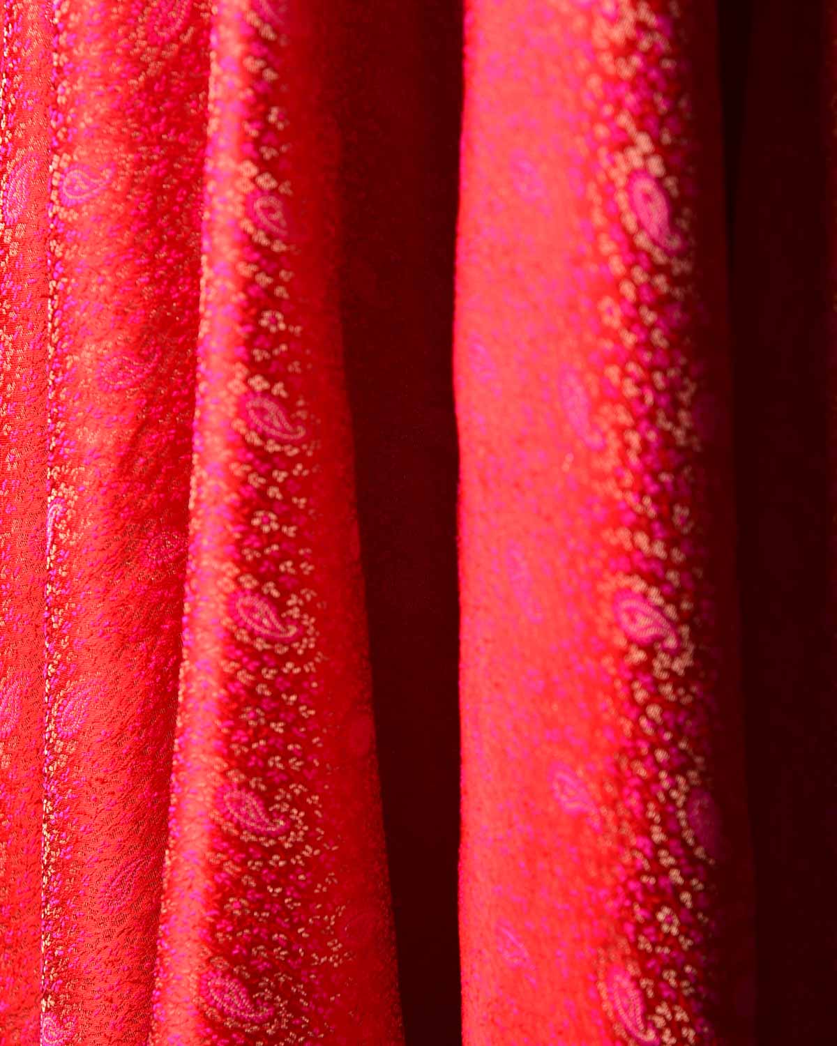 Bridal Red Tehra Paisley Satin Tanchoi Jamawar Handwoven Katan Silk Banarasi Dupatta-HolyWeaves