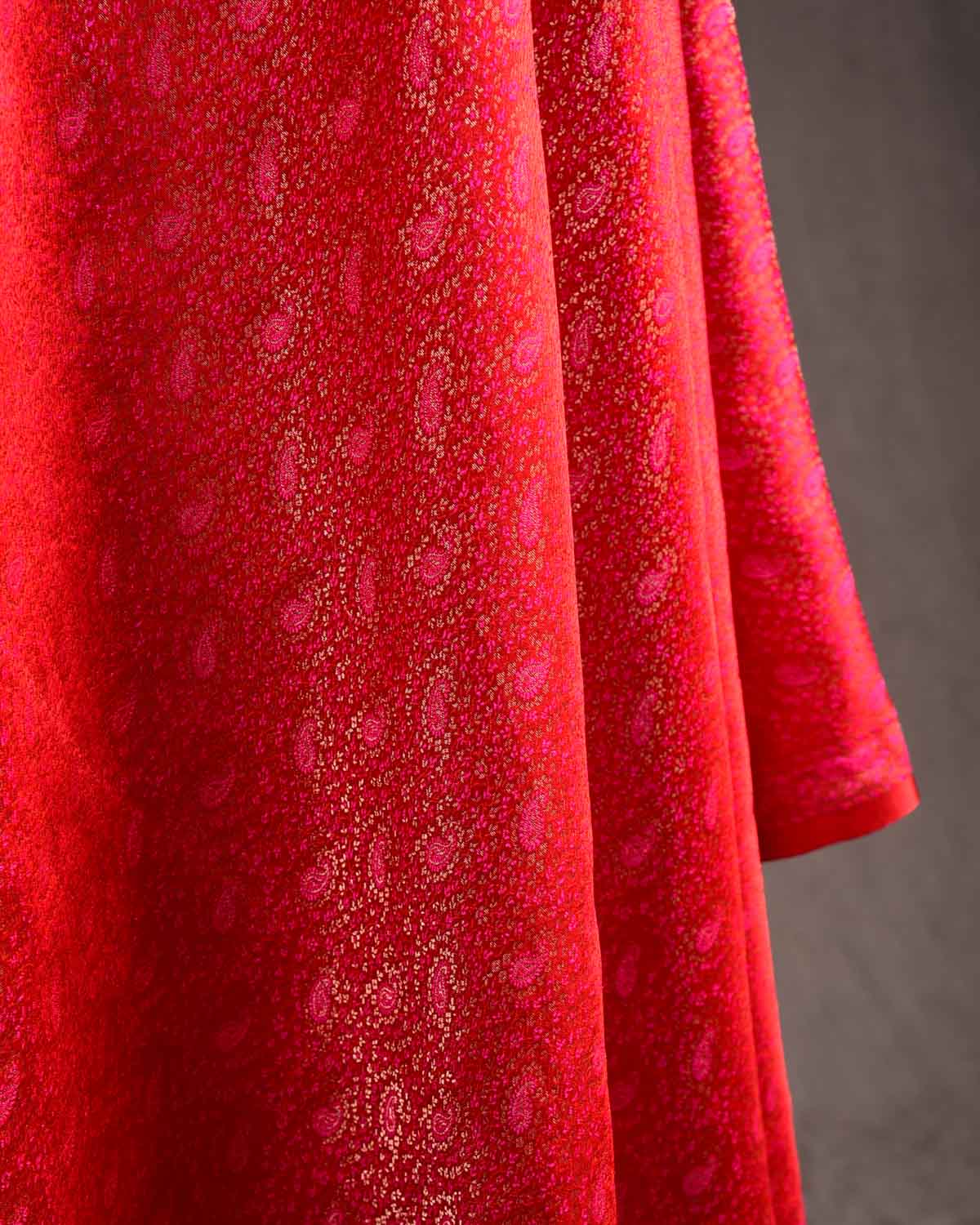 Bridal Red Tehra Paisley Satin Tanchoi Jamawar Handwoven Katan Silk Banarasi Dupatta-HolyWeaves