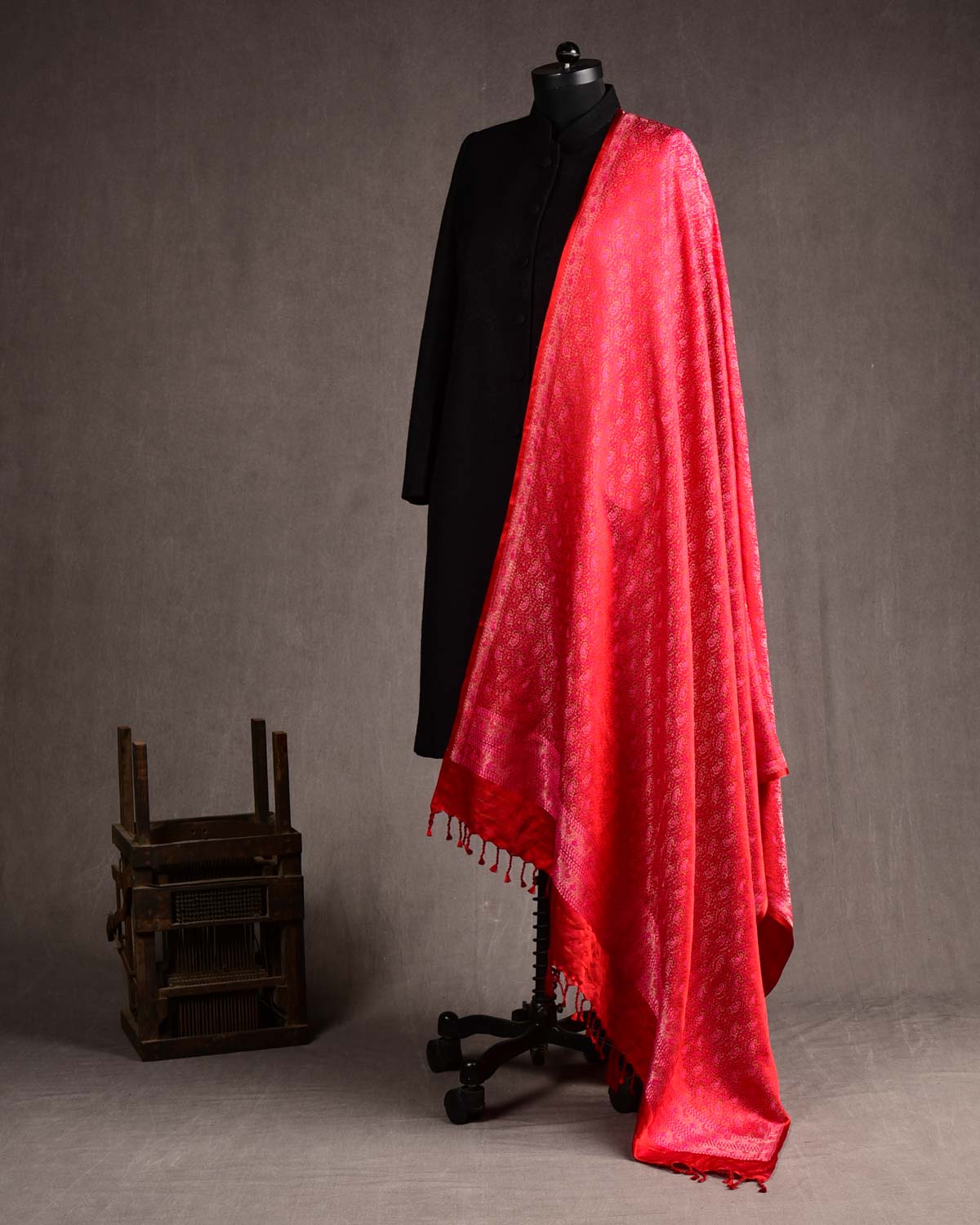 Bridal Red Tehra Paisley Satin Tanchoi Jamawar Handwoven Katan Silk Banarasi Dupatta-HolyWeaves