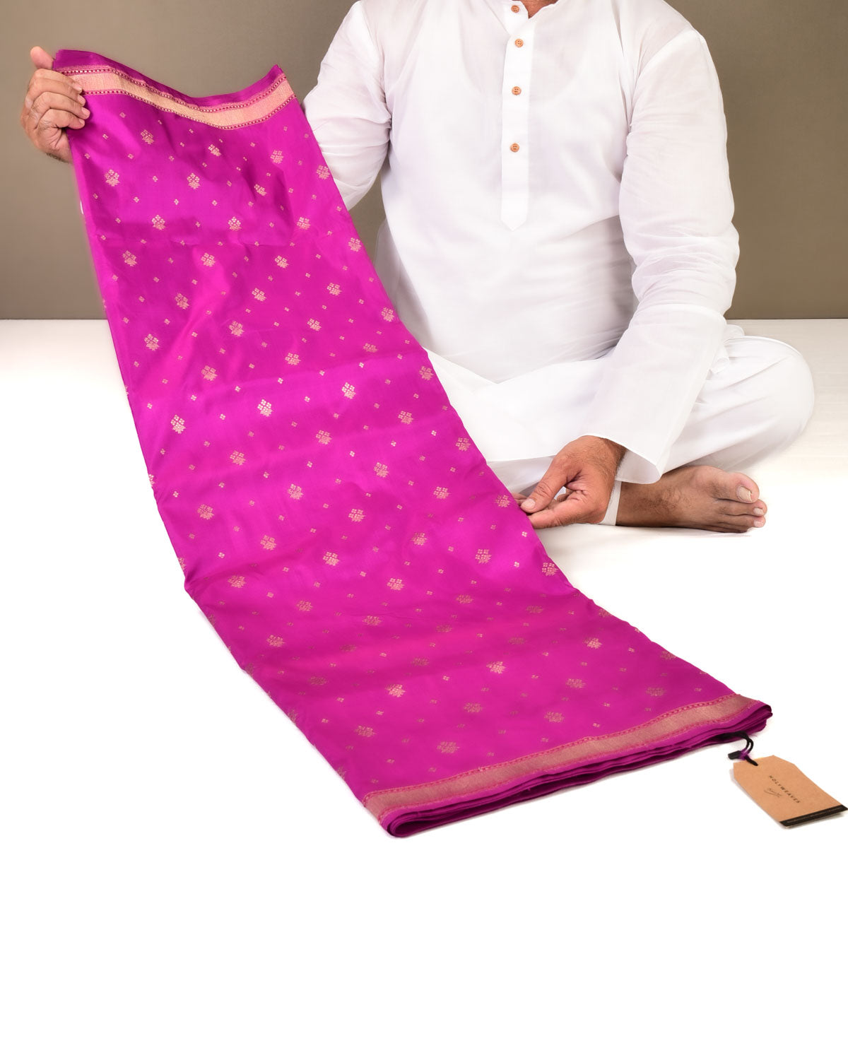 Magenta Banarasi Duet Buti Kadhuan Brocade Handwoven Katan Silk Saree-HolyWeaves