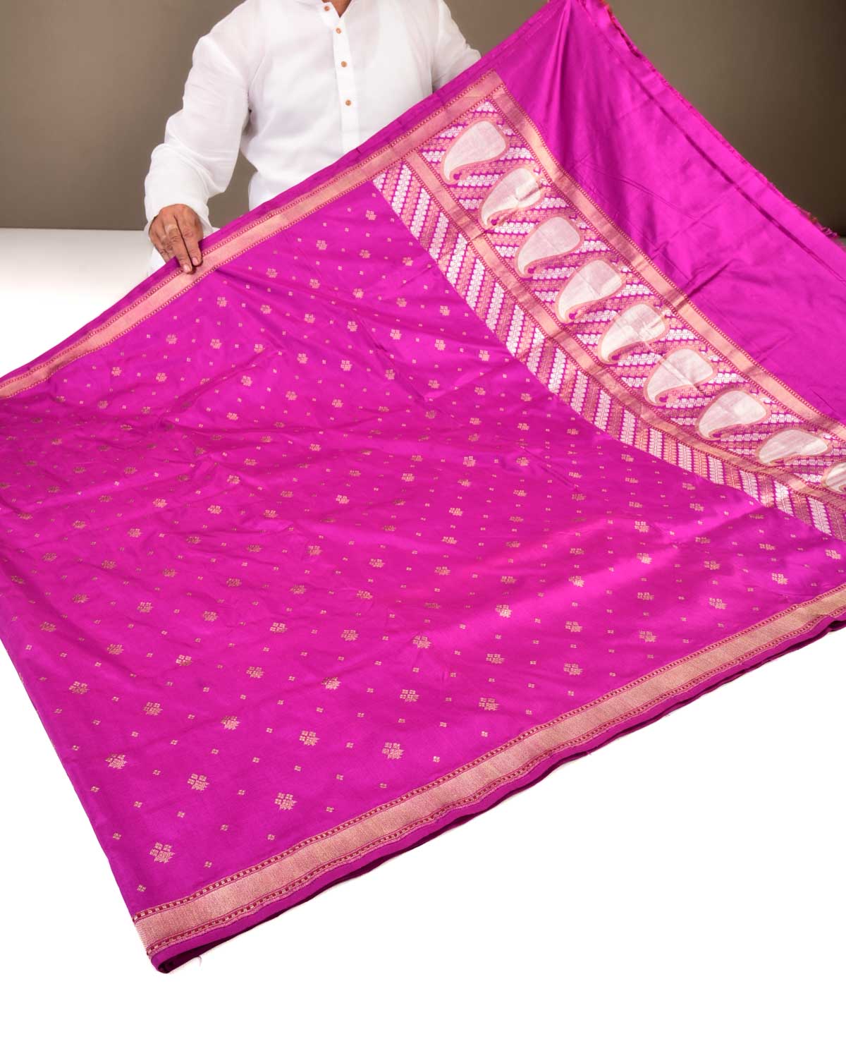 Magenta Banarasi Duet Buti Kadhuan Brocade Handwoven Katan Silk Saree-HolyWeaves
