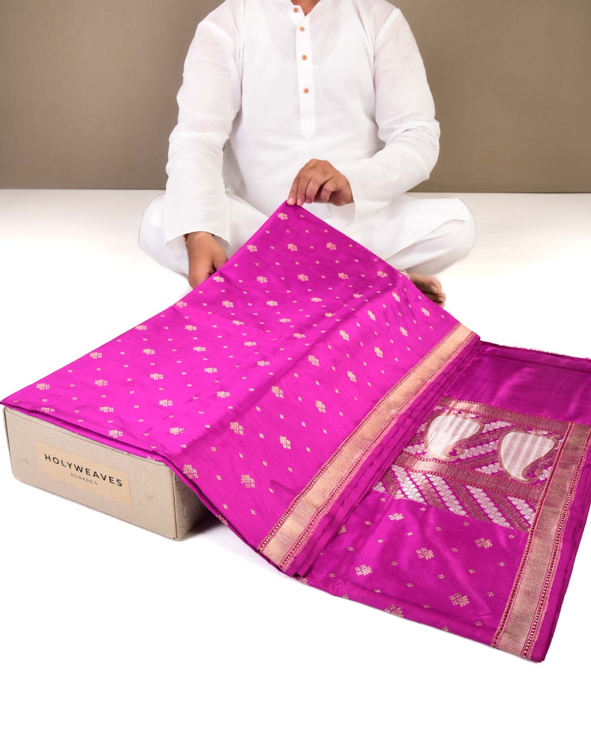 Magenta Banarasi Duet Buti Kadhuan Brocade Handwoven Katan Silk Saree-HolyWeaves