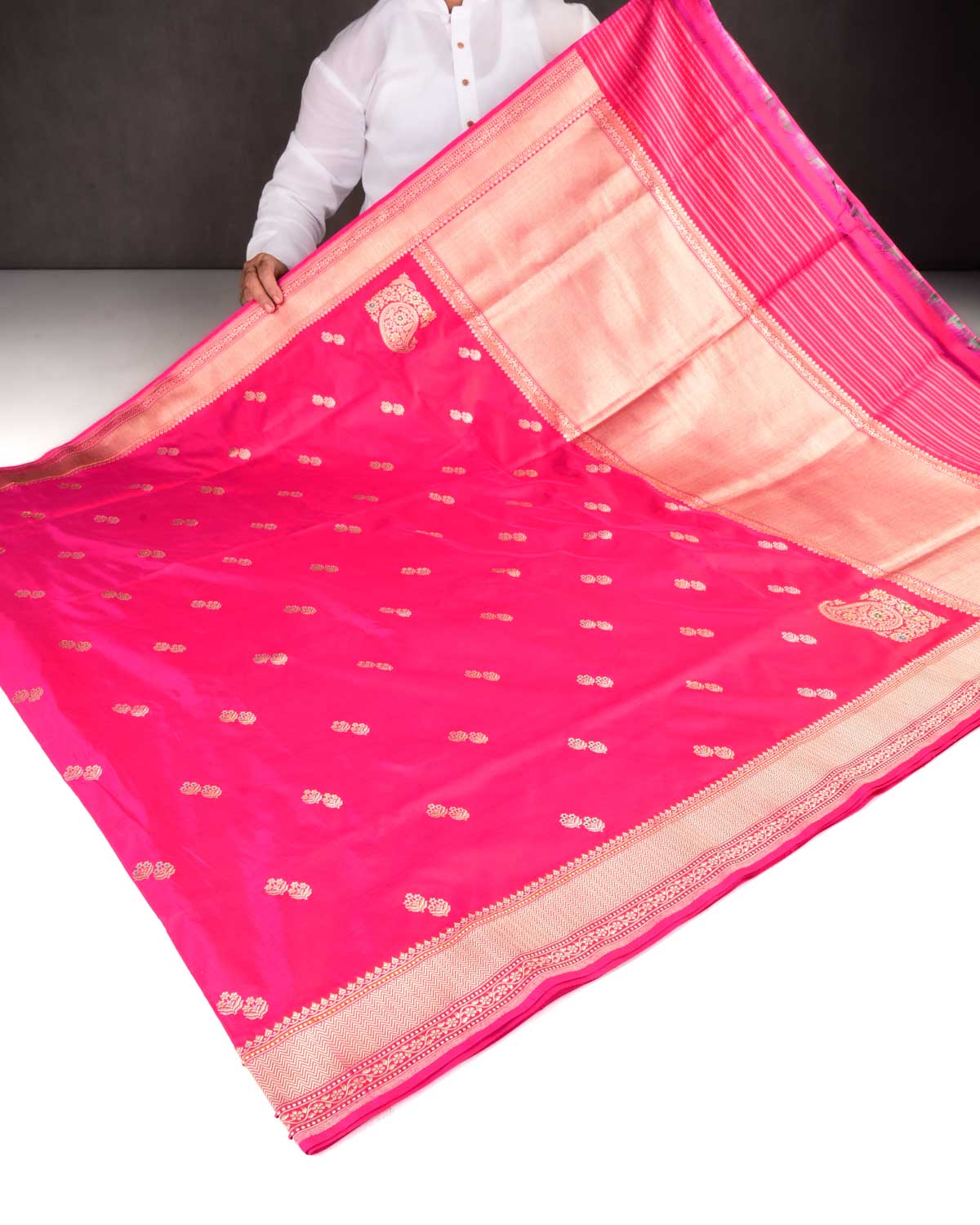 Shot Red-Pink Banarasi Gold Zari & Meena Duet Buti Kadhuan Brocade Handwoven Katan Silk Saree with Koniya Buta-HolyWeaves
