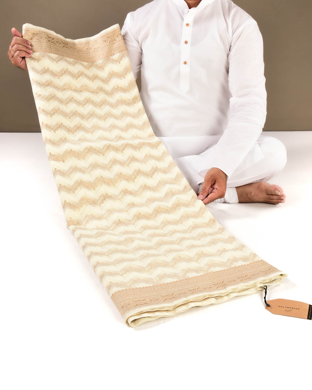 Cream Banarasi Alfi Zig Zag Cutwork Brocade Handwoven Cotton Silk Saree - By HolyWeaves, Benares