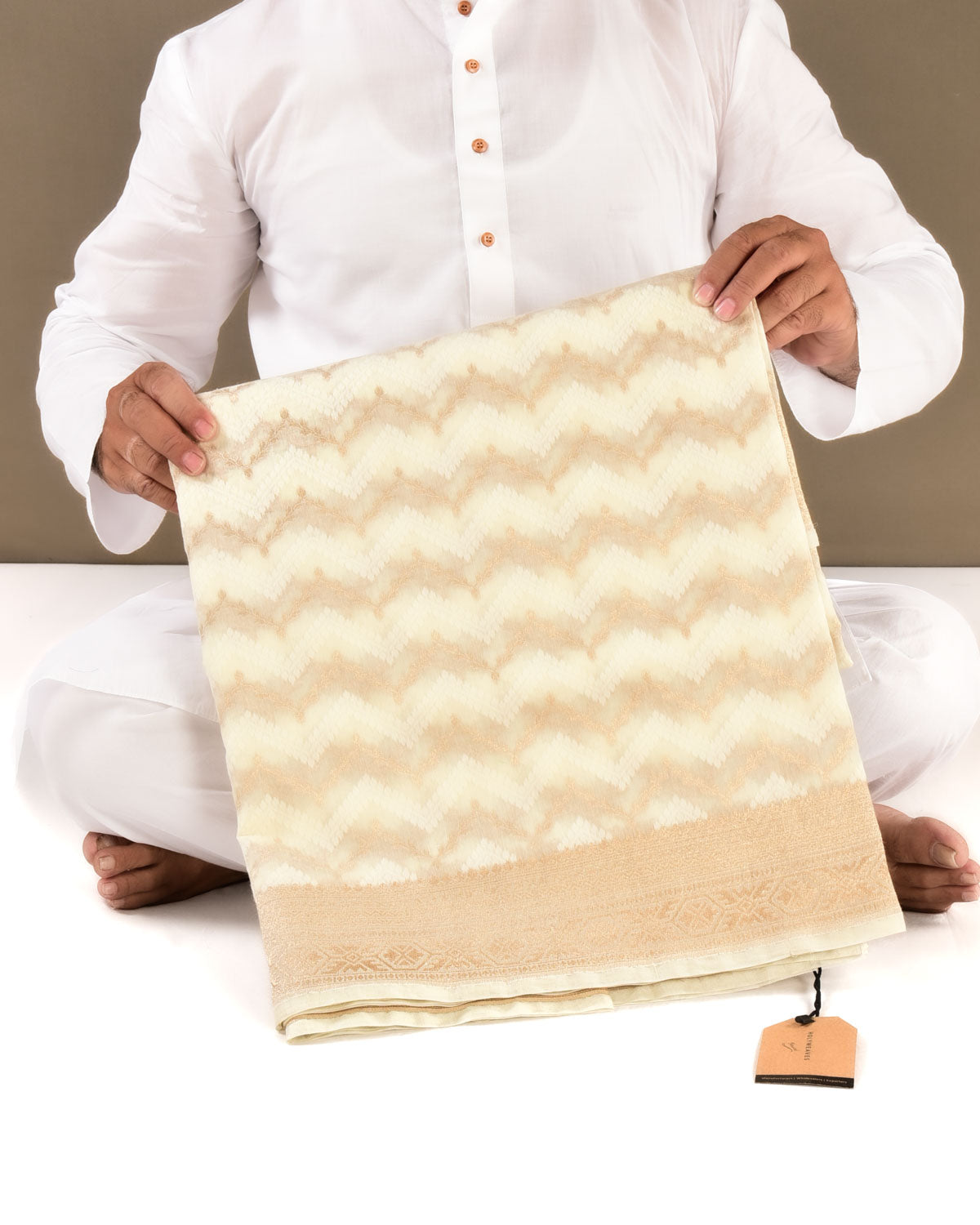 Cream Banarasi Alfi Zig Zag Cutwork Brocade Handwoven Cotton Silk Saree - By HolyWeaves, Benares