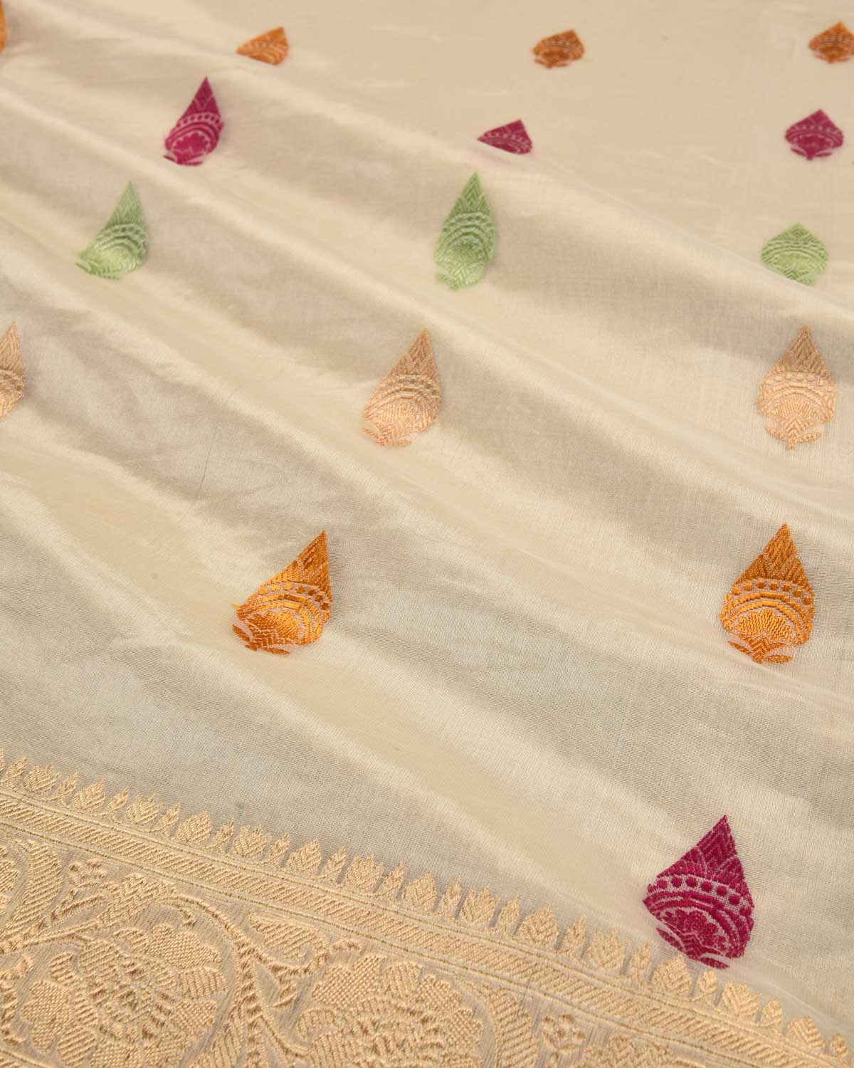 Metallic Cream Banarasi Resham Buta Kadhuan Brocade Handwoven Kora Tissue Saree-HolyWeaves