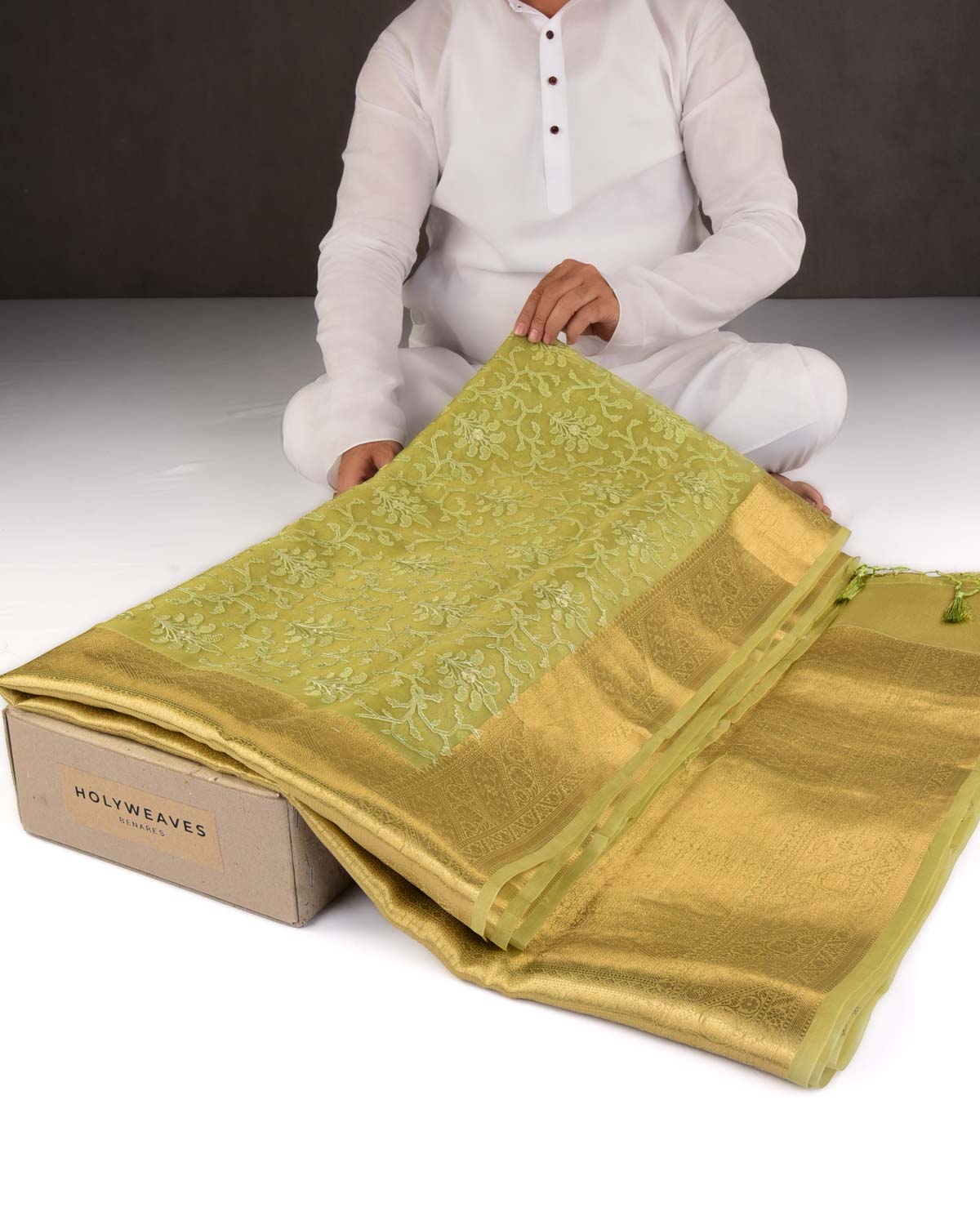 Green Banarasi Resham Embroidery Woven Kora Silk Saree with Gold Zari Brocade Border Pallu-HolyWeaves