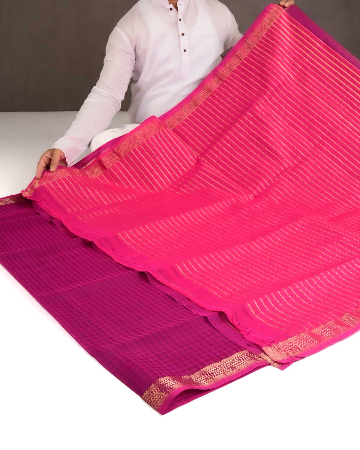 Magenta Watermark Houndstooth Tanchoi Handwoven Kora Silk Banarasi Saree-HolyWeaves