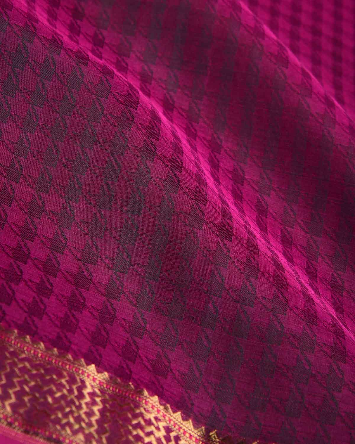 Green On Magenta Watermark Houndstooth Tanchoi Handwoven Kora Silk Banarasi Saree-HolyWeaves