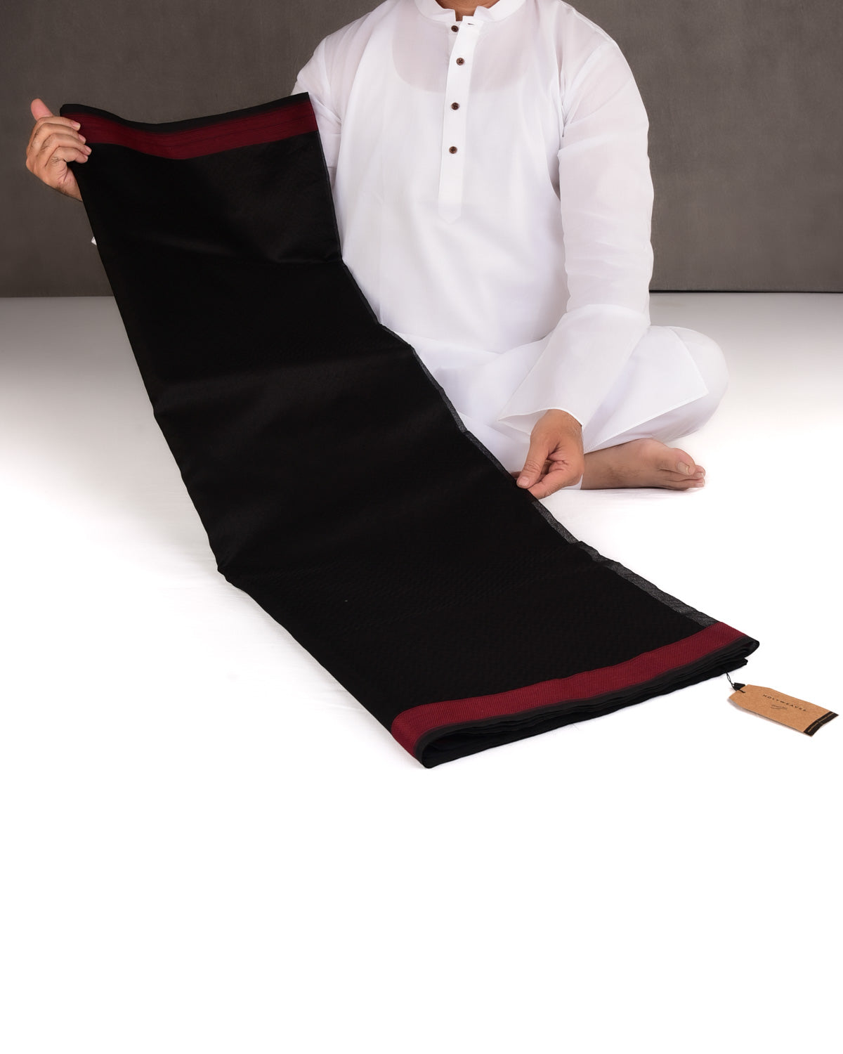 Black Herringbone Tanchoi Handwoven Kora Silk Banarasi Saree-HolyWeaves