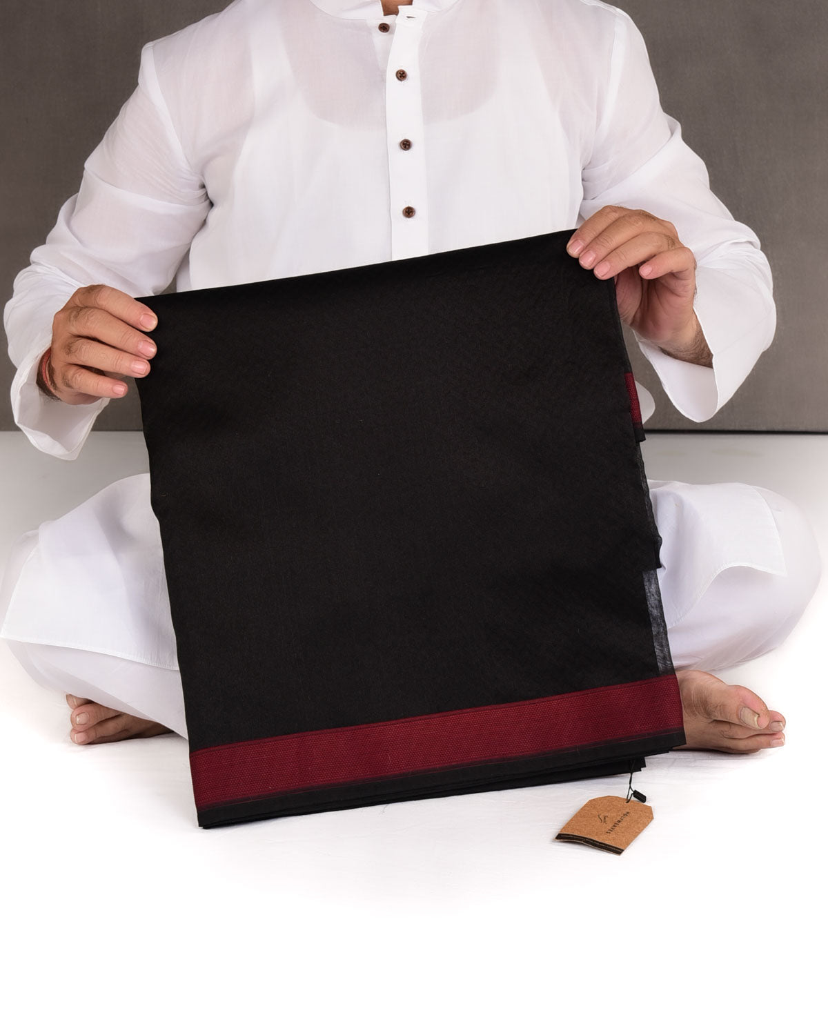 Black Herringbone Tanchoi Handwoven Kora Silk Banarasi Saree-HolyWeaves