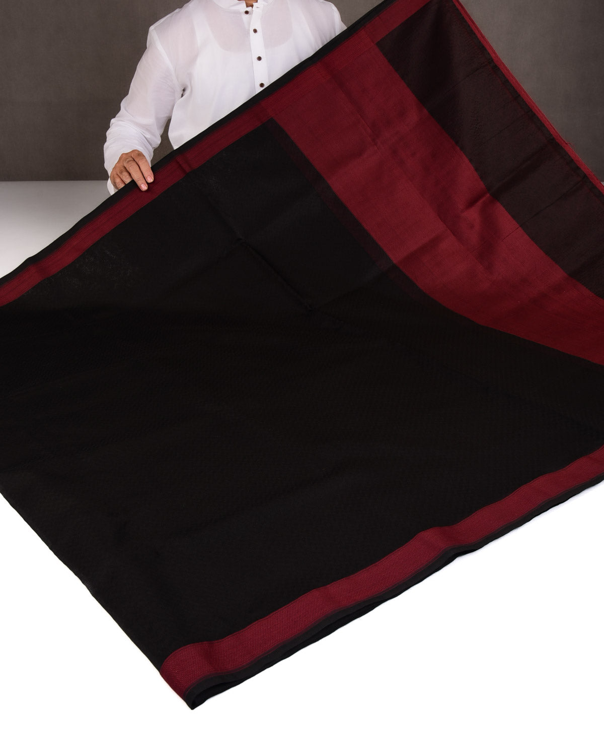 Black Herringbone Tanchoi Handwoven Kora Silk Banarasi Saree-HolyWeaves