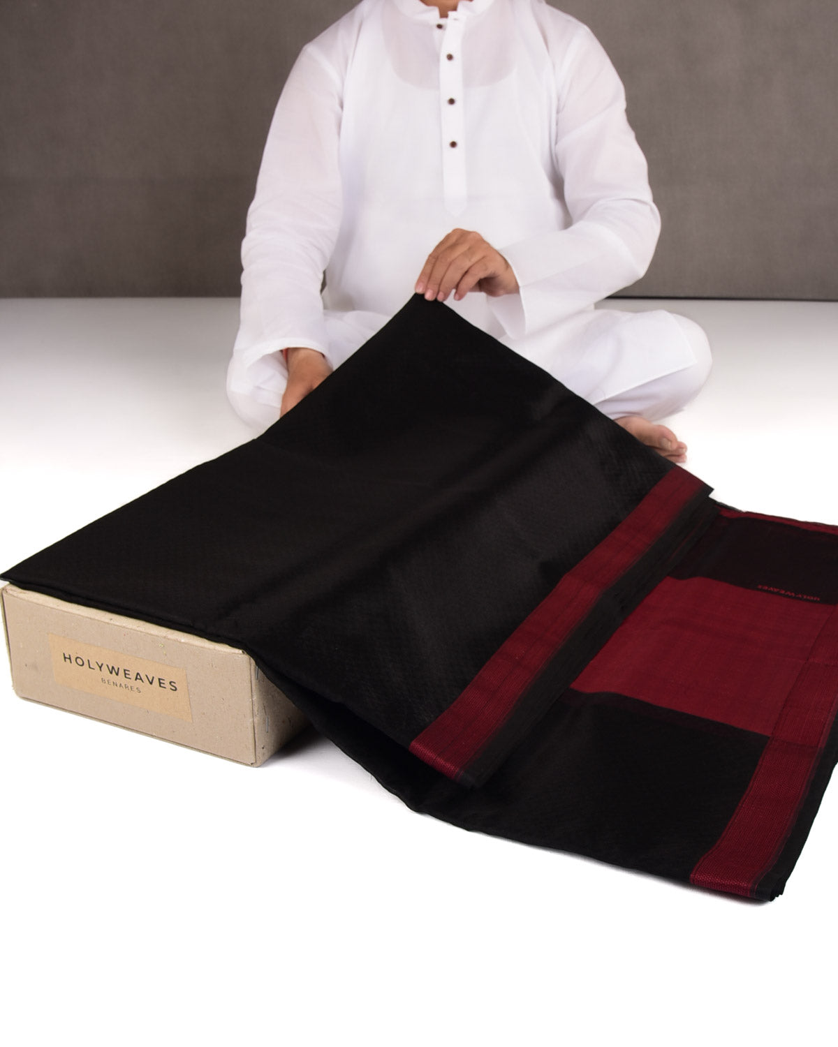 Black Herringbone Tanchoi Handwoven Kora Silk Banarasi Saree-HolyWeaves