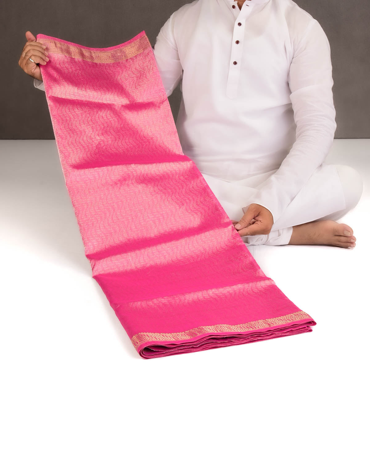 Metallic Pink Silver Zari Geometric Grids Tanchoi Handwoven Kora Tissue Banarasi Saree-HolyWeaves