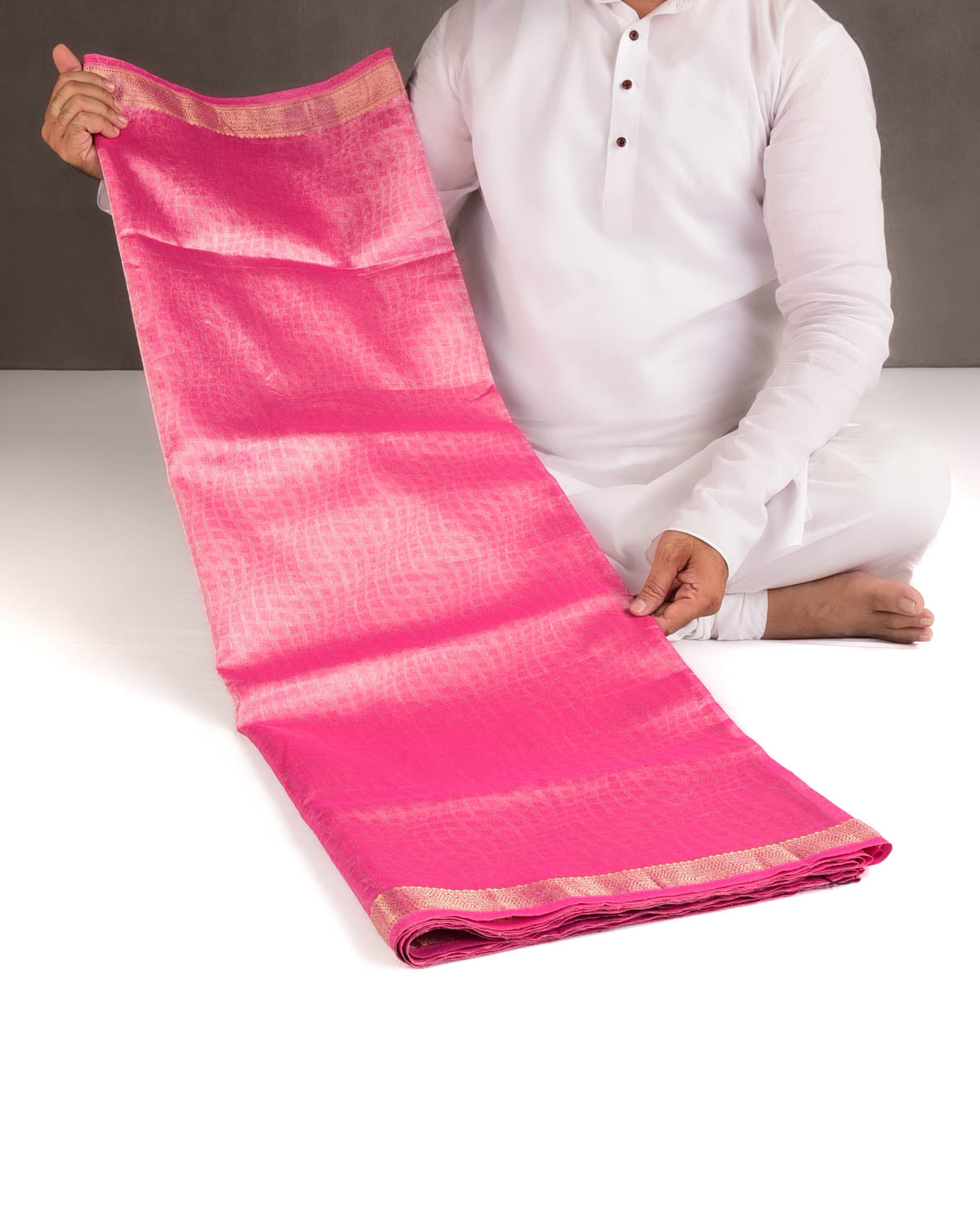 Silver Pink Geometric Grids Tanchoi Handwoven Kora Tissue Banarasi Saree-HolyWeaves