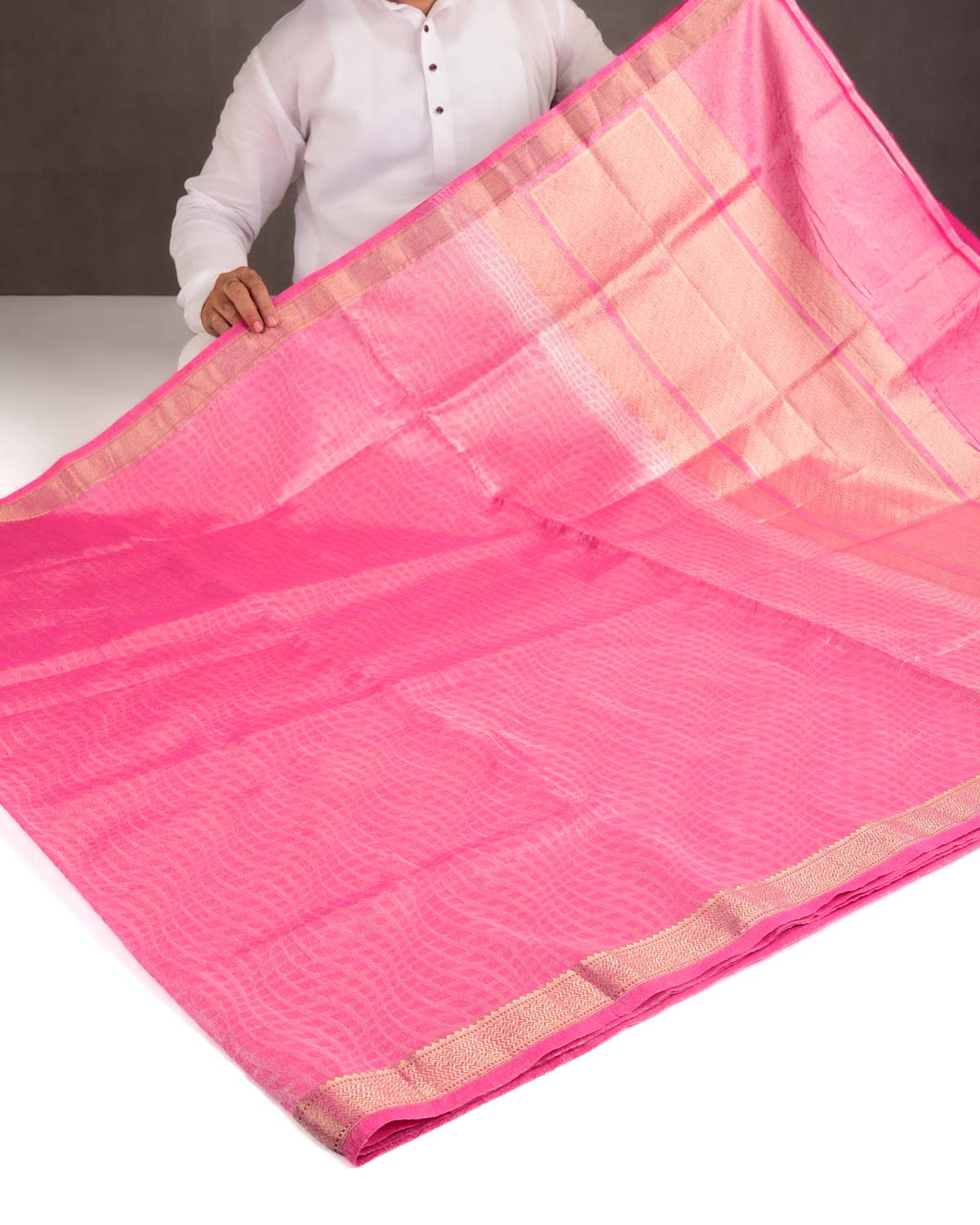 Silver Pink Geometric Grids Tanchoi Handwoven Kora Tissue Banarasi Saree-HolyWeaves