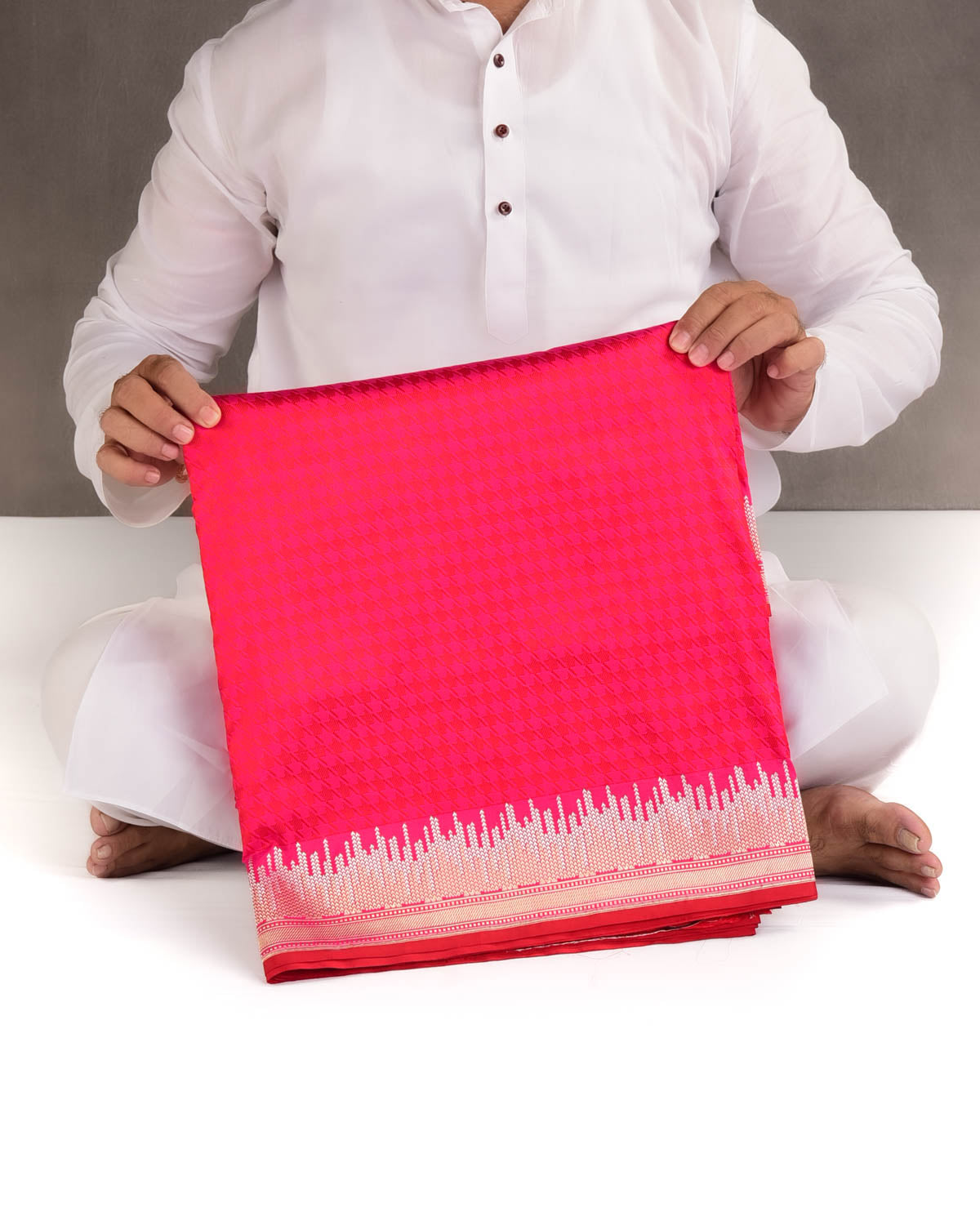 Shot Red-Pink Houndstooth Kadhuan Brocade Handwoven Katan Silk Banarasi Saree-HolyWeaves
