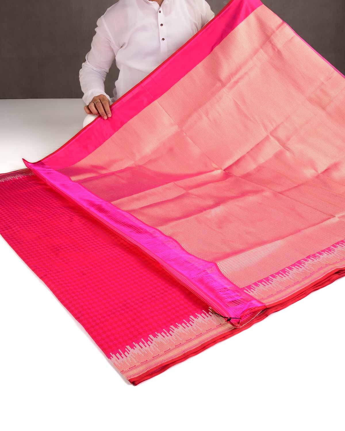 Shot Red-Pink Houndstooth Kadhuan Brocade Handwoven Katan Silk Banarasi Saree-HolyWeaves