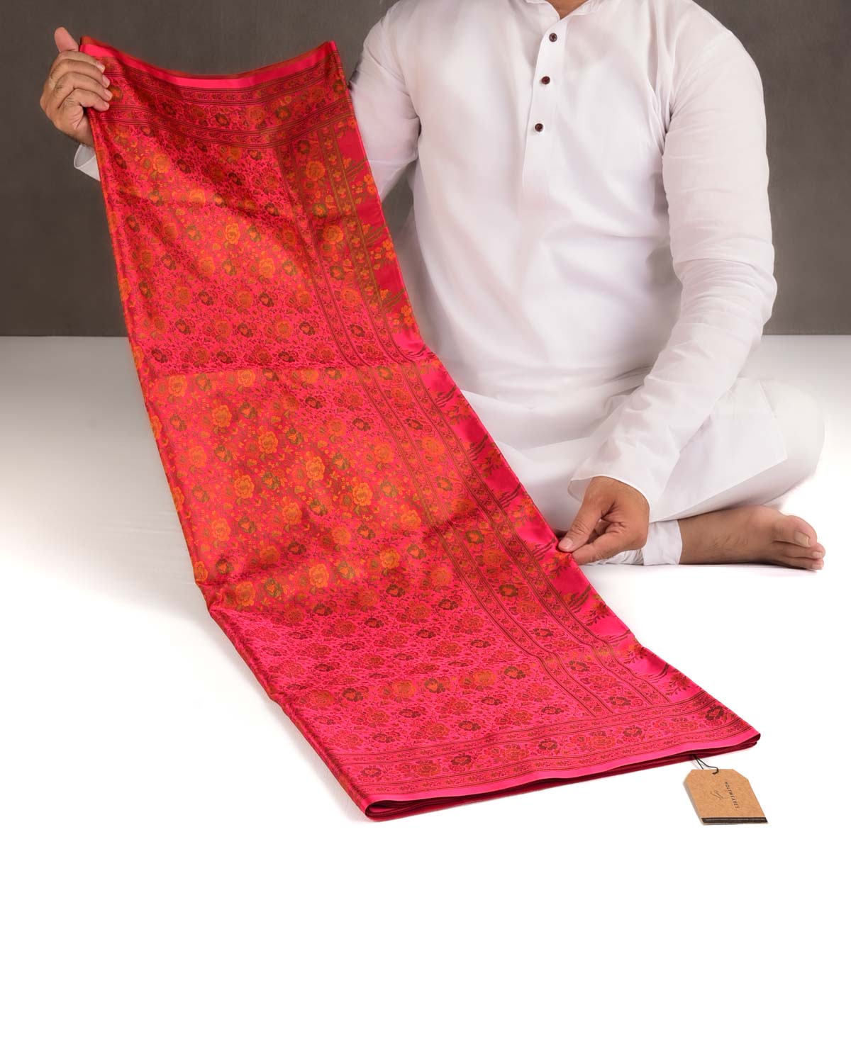 Red Floral Satin Tanchoi Jamawar Handwoven Katan Silk Banarasi Saree-HolyWeaves