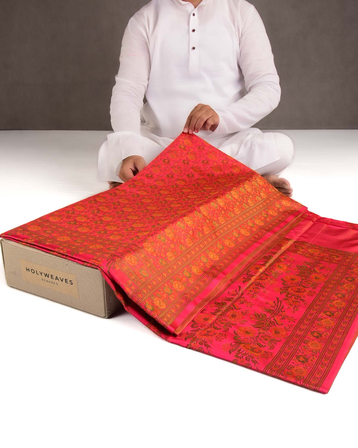 Red Floral Satin Tanchoi Jamawar Handwoven Katan Silk Banarasi Saree-HolyWeaves