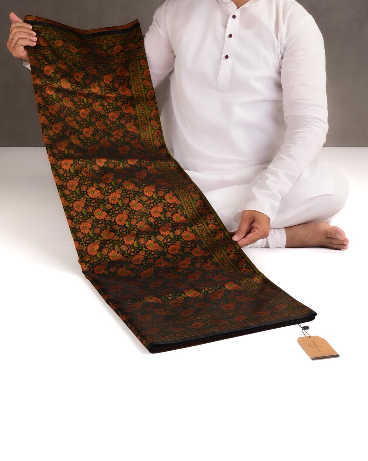 Black Floral Satin Tanchoi Jamawar Handwoven Katan Silk Banarasi Saree-HolyWeaves