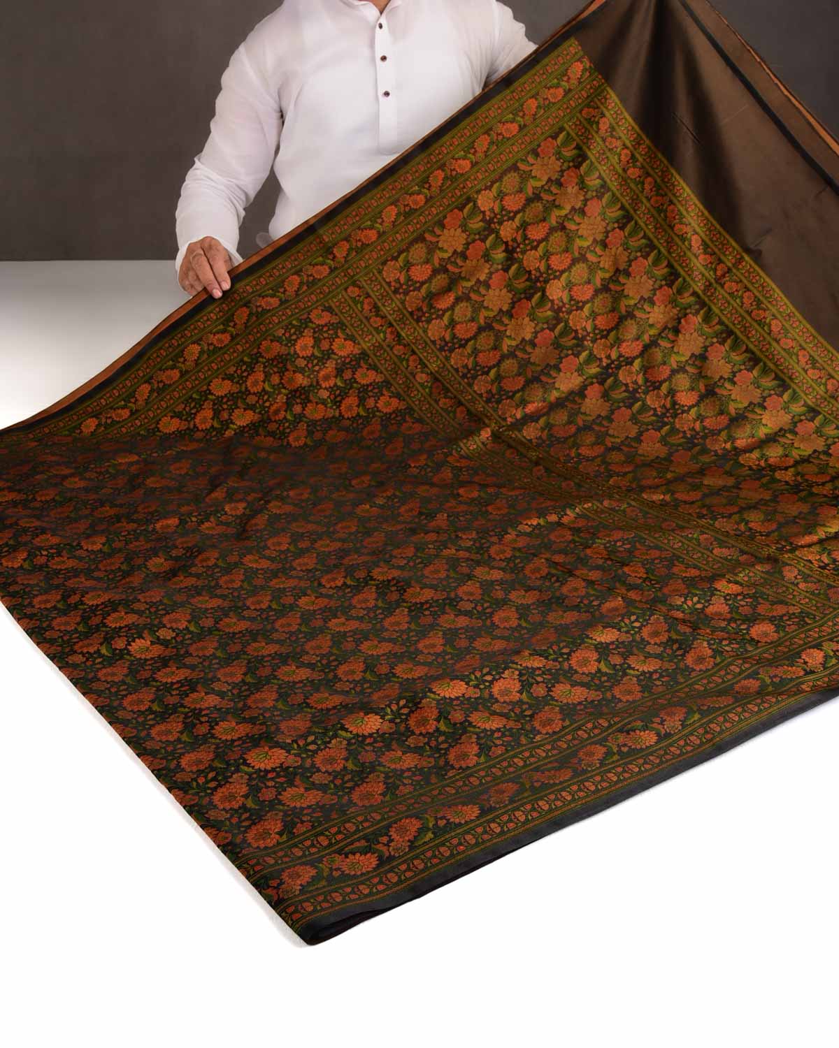 Black Floral Satin Tanchoi Jamawar Handwoven Katan Silk Banarasi Saree-HolyWeaves