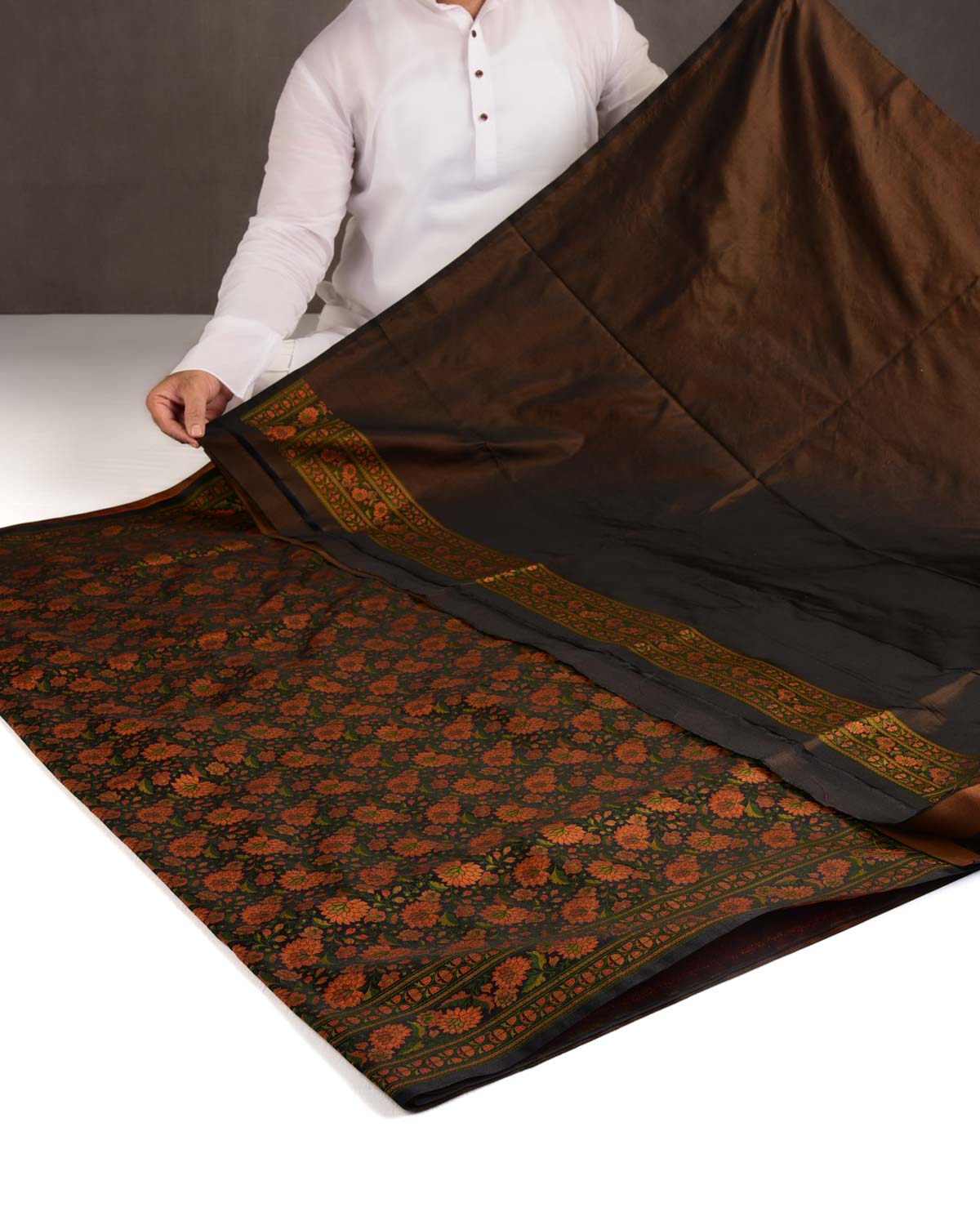 Black Floral Satin Tanchoi Jamawar Handwoven Katan Silk Banarasi Saree-HolyWeaves