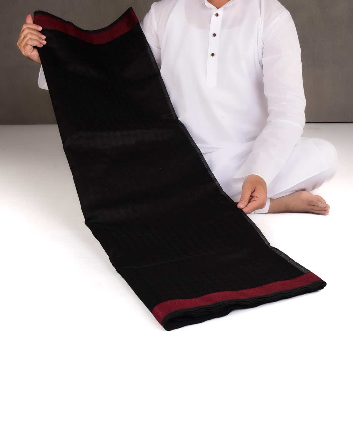 Black WATERMARK Houdstooth Handwoven Handwoven Kora Silk Banarasi Saree-HolyWeaves