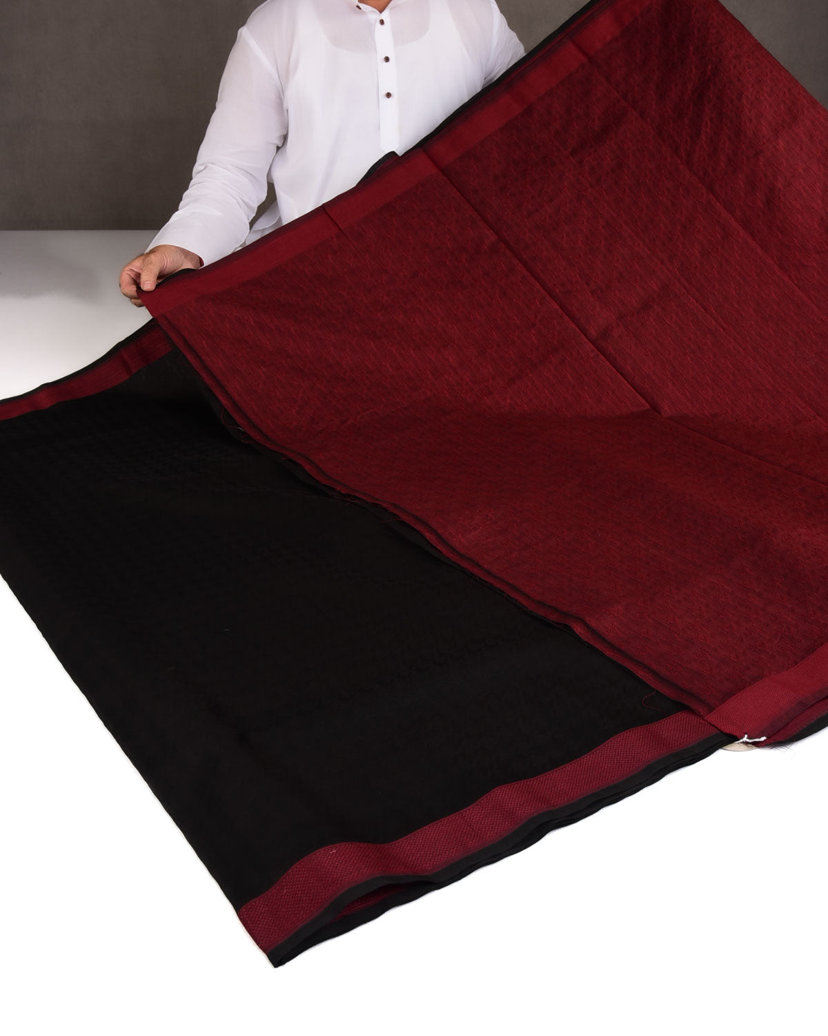 Black WATERMARK Houdstooth Handwoven Handwoven Kora Silk Banarasi Saree-HolyWeaves